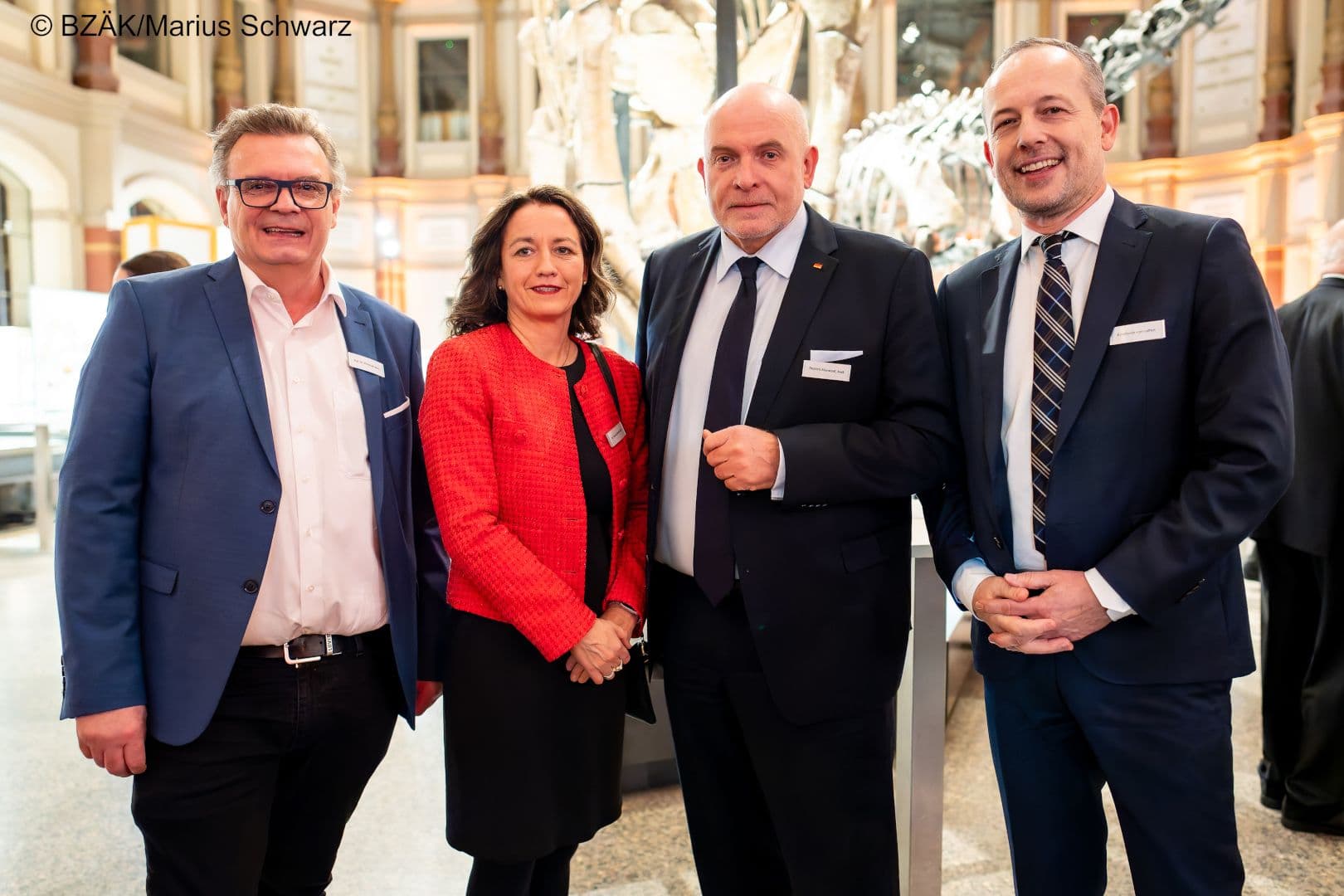 Christoph Benz, Romy Ermler (beide BZÄK), Dietrich Monstadt MdB (CDU) und Konstantin von Laffert (BZÄK) (v.l.n.r.)