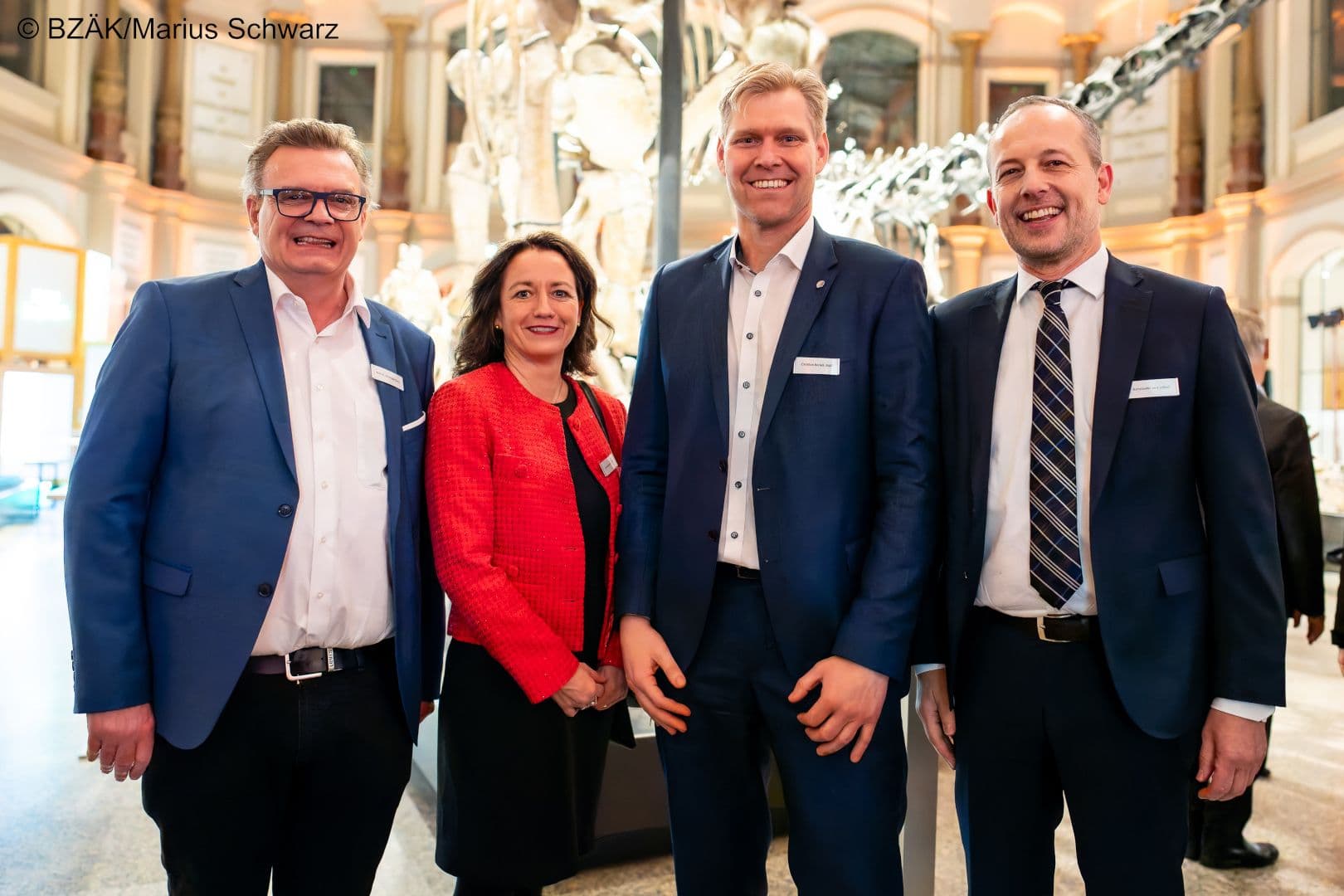 Christoph Benz, Romy Ermler (beide BZÄK), Christian Bartelt MdB (FDP), Konstantin von Laffert (BZÄK) (v.l.n.r.)