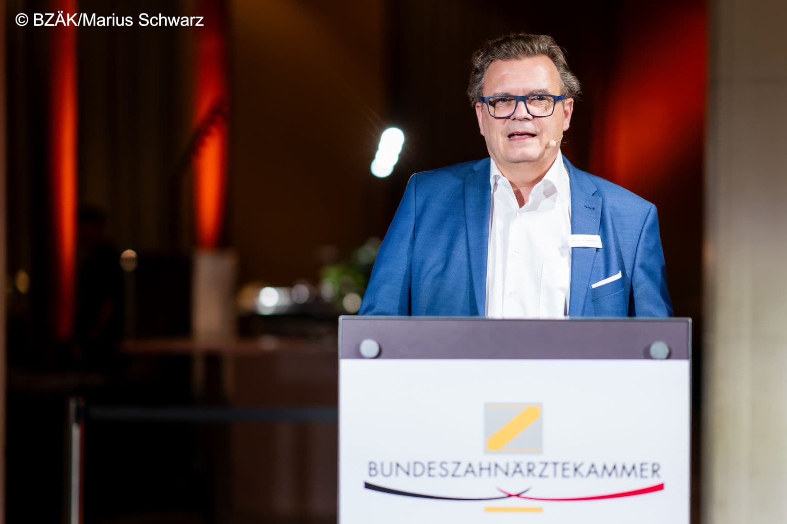BZÄK-Präsident Christoph Benz begrüßt die Gäste des Neujahrsempfangs.