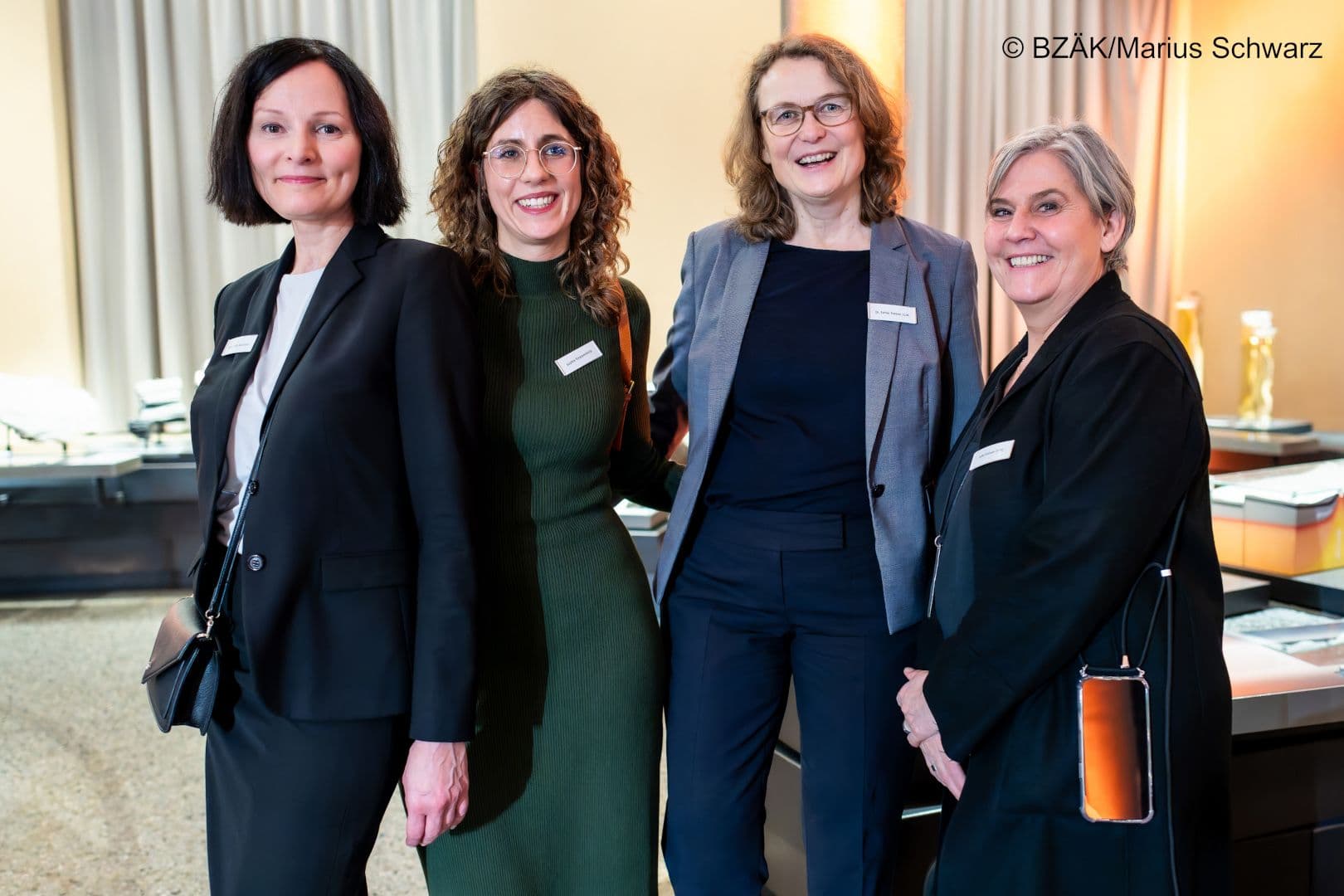 Anke-Kristin Wachholz, Sophie Kloppenburg (beide BZÄK), Esther Freese (BÄK), Jette Krämer-Götte (BZÄK) (v.l.n.r.)