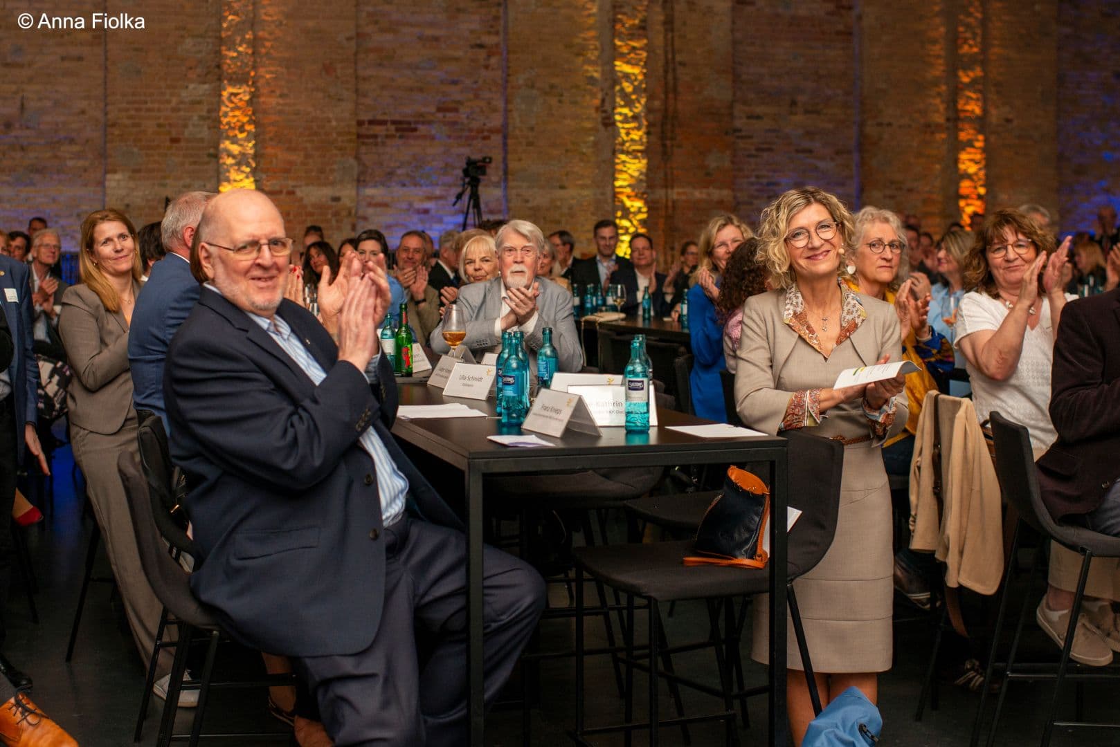 Ein Blick auf die Gastgeber Franz Knieps und Anne-Kathrin Klemm (r.) (beide BKK DV)