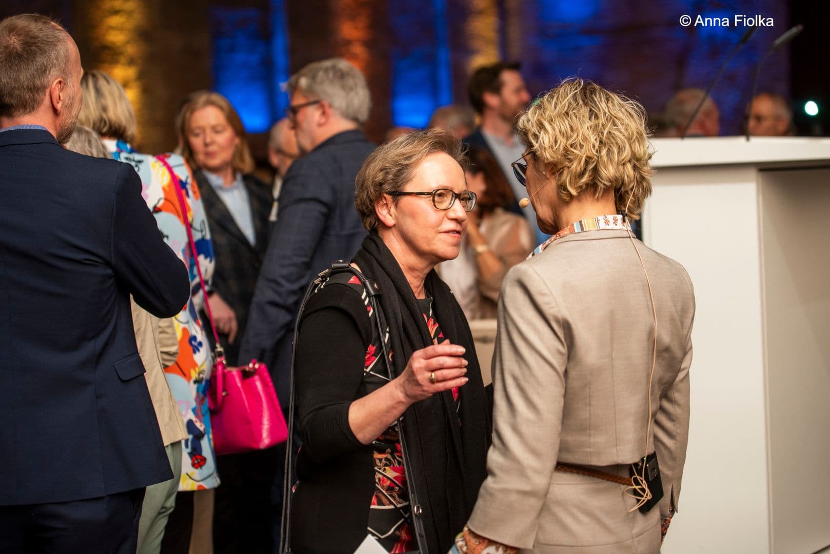 Ist in der Szene aufgrund ihres Wissens sehr bekannt: Elisabeth Fix (Caritas) (l.) mit Anne-Kathrin Klemm (BKK DV)
