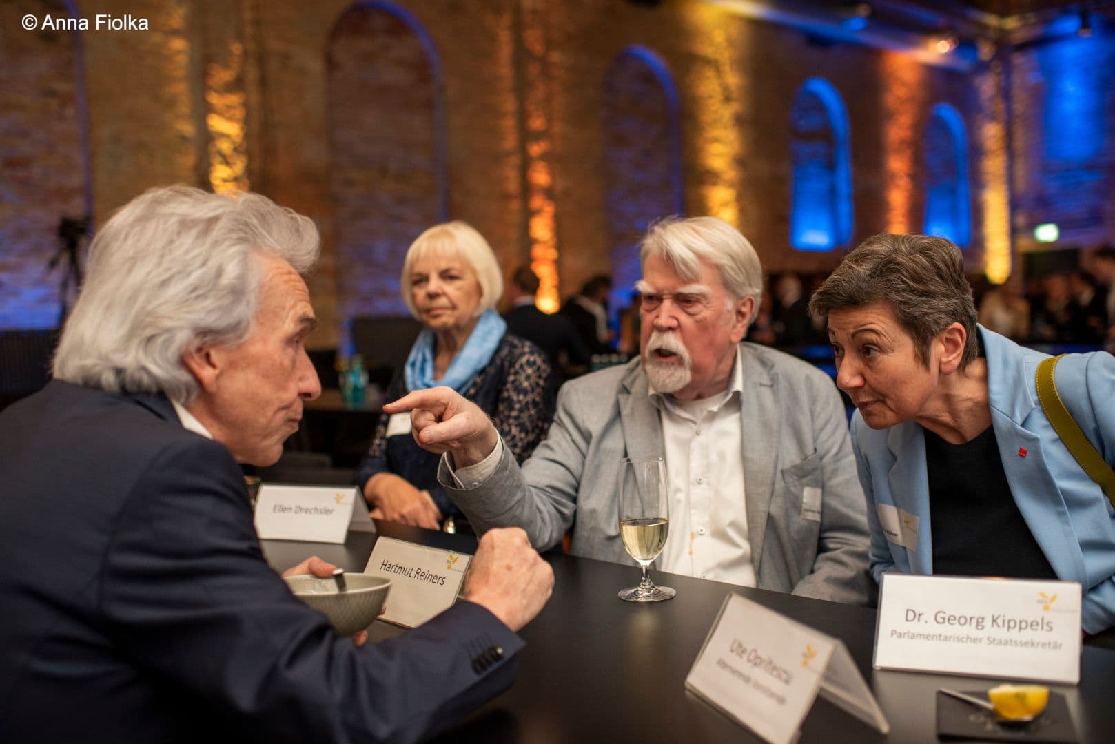 Bei diesem Gespräch geht es zur Sache mit Christopher Hermann, Hartmut Reiners und Sylvia Bühler (verdi) (v.l.n.r.)