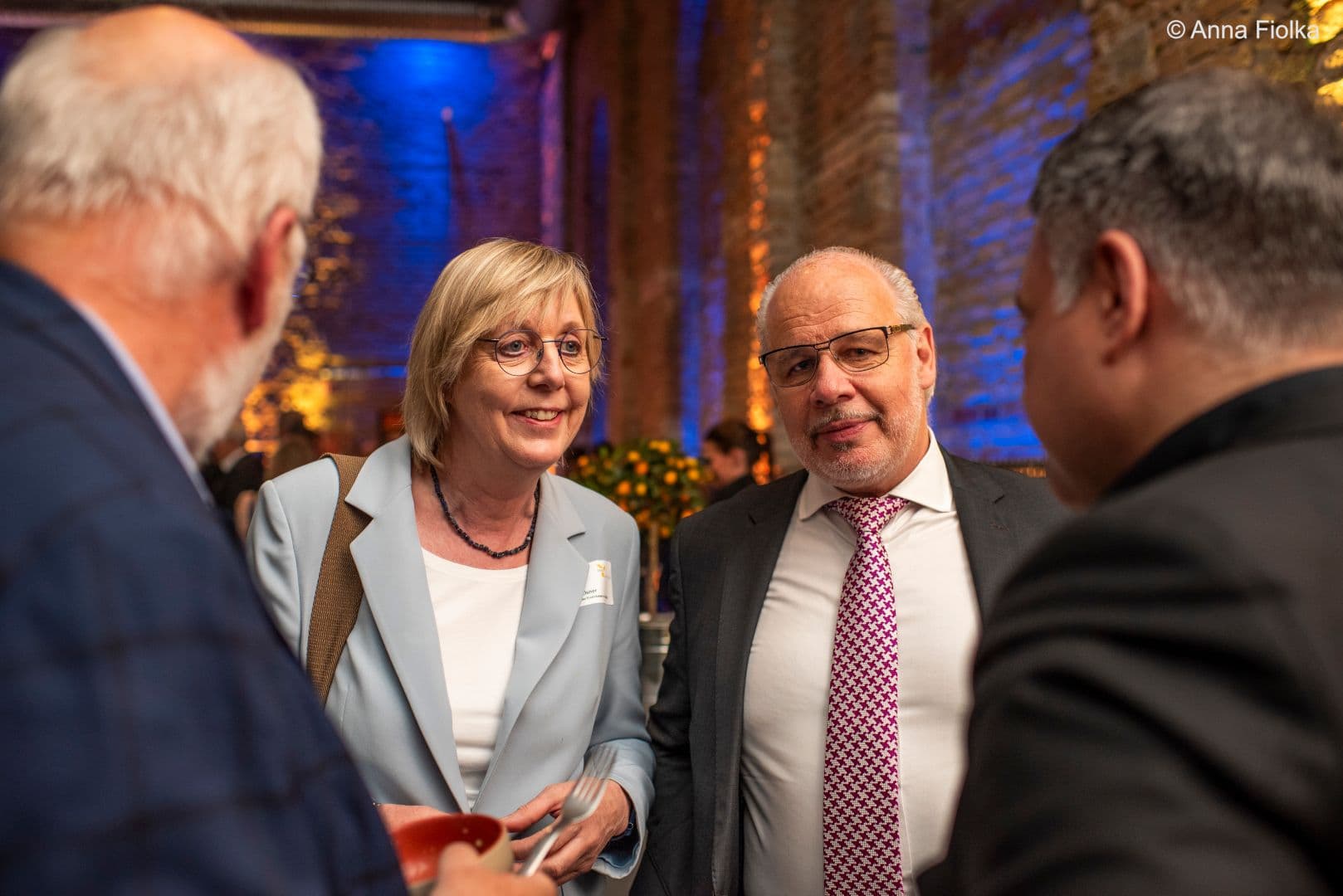 Ulrike Elsner (vdek) im Gespräch mit BMG-Staatssekretär Georg Kippels (CDU) und Christos Pantazis MdB (SPD) (v.l.n.r.)