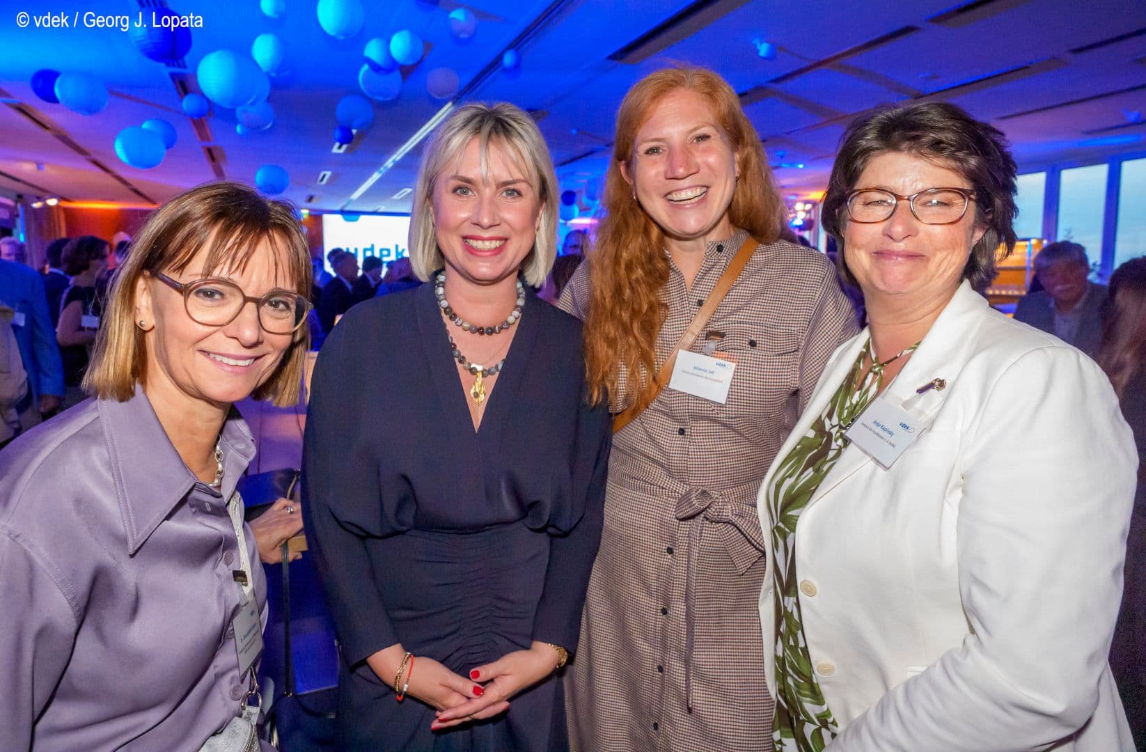 Fröhliche Damen mit Bernadette Klapper (DBfK), Carola Engler (MD Bund), Johanna Sell (BMG), Antje Kapinsky (vdek) (v.l.n.r.)