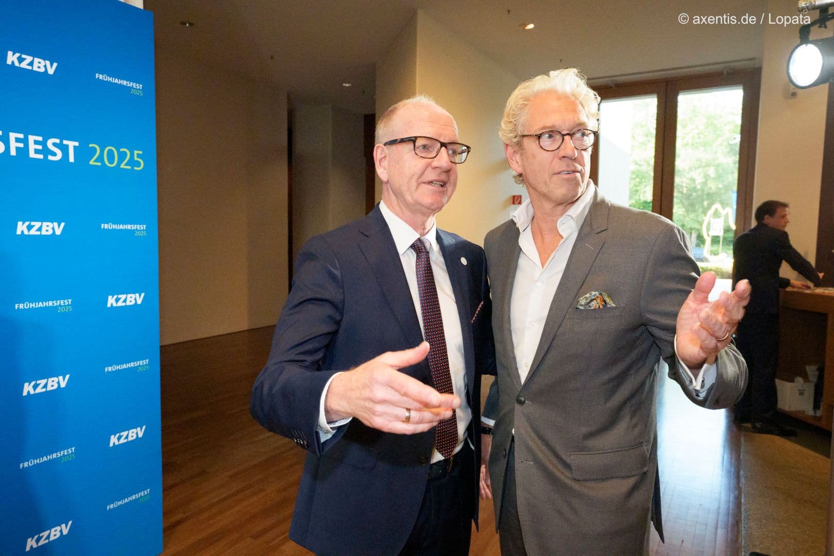 Martin Hendges (KZBV) (l.) und Andreas Gassen (KBV) blicken gesundheitspolitisch bereits in die Zukunft.