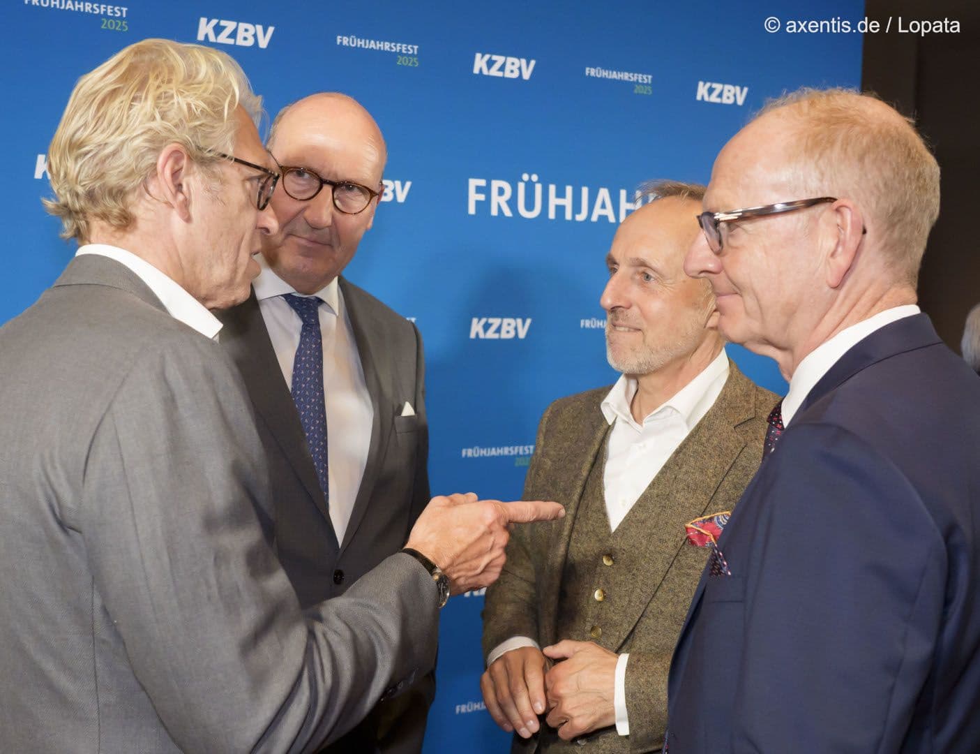 KBV und KZBV im Austausch mit Andreas Gassen (KBV), Karl-Georg Pochhammer (KZBV), Stephan Hofmeister (KBV) und Martin Hendges (KZBV) (v.l.n.r.)