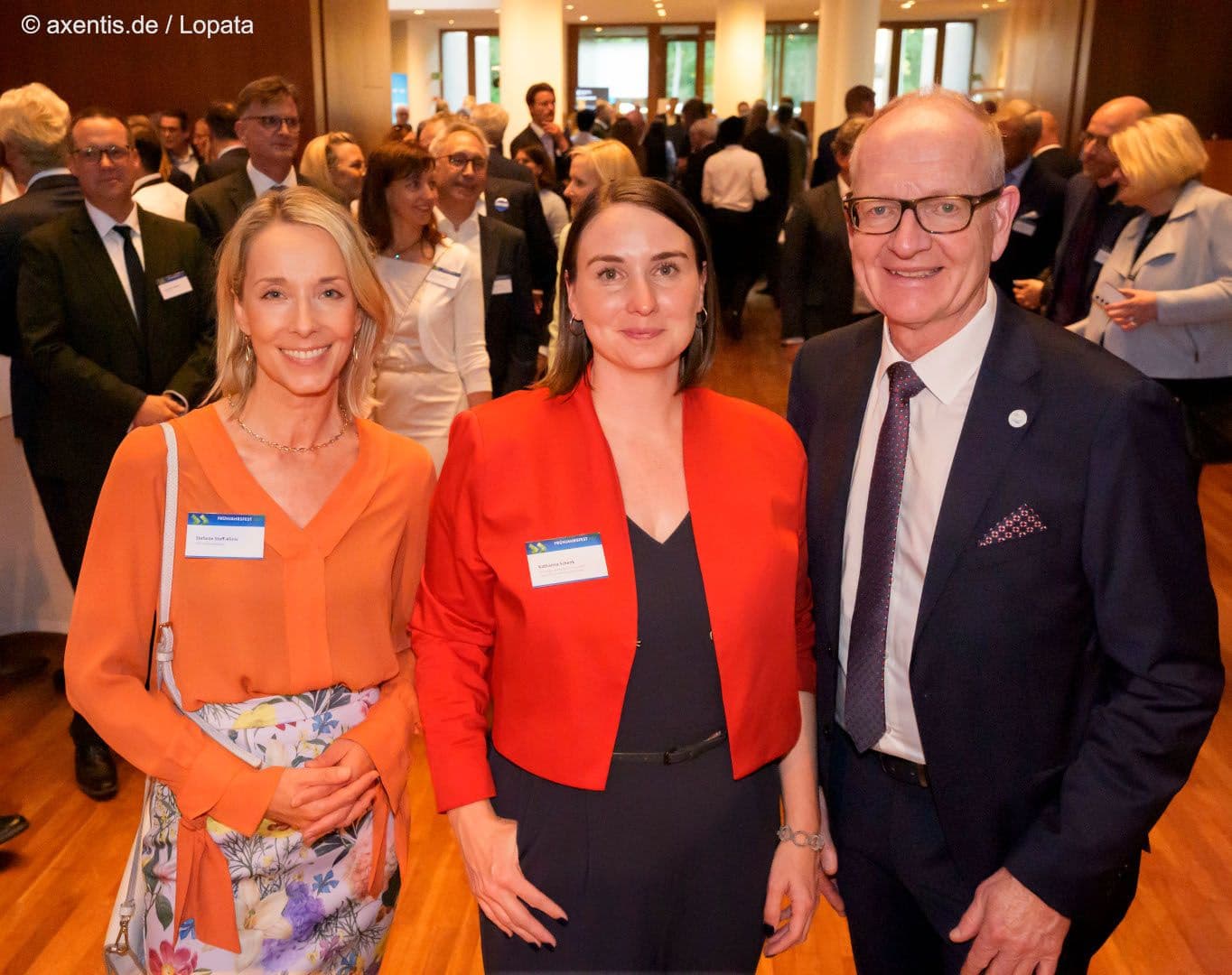 Stefanie Stoff-Ahnis (GKV-SV), Gesundheitsministerin von Thüringen Katharina Schenk, Martin Hendges (KZBV) (v.l.n.r.)