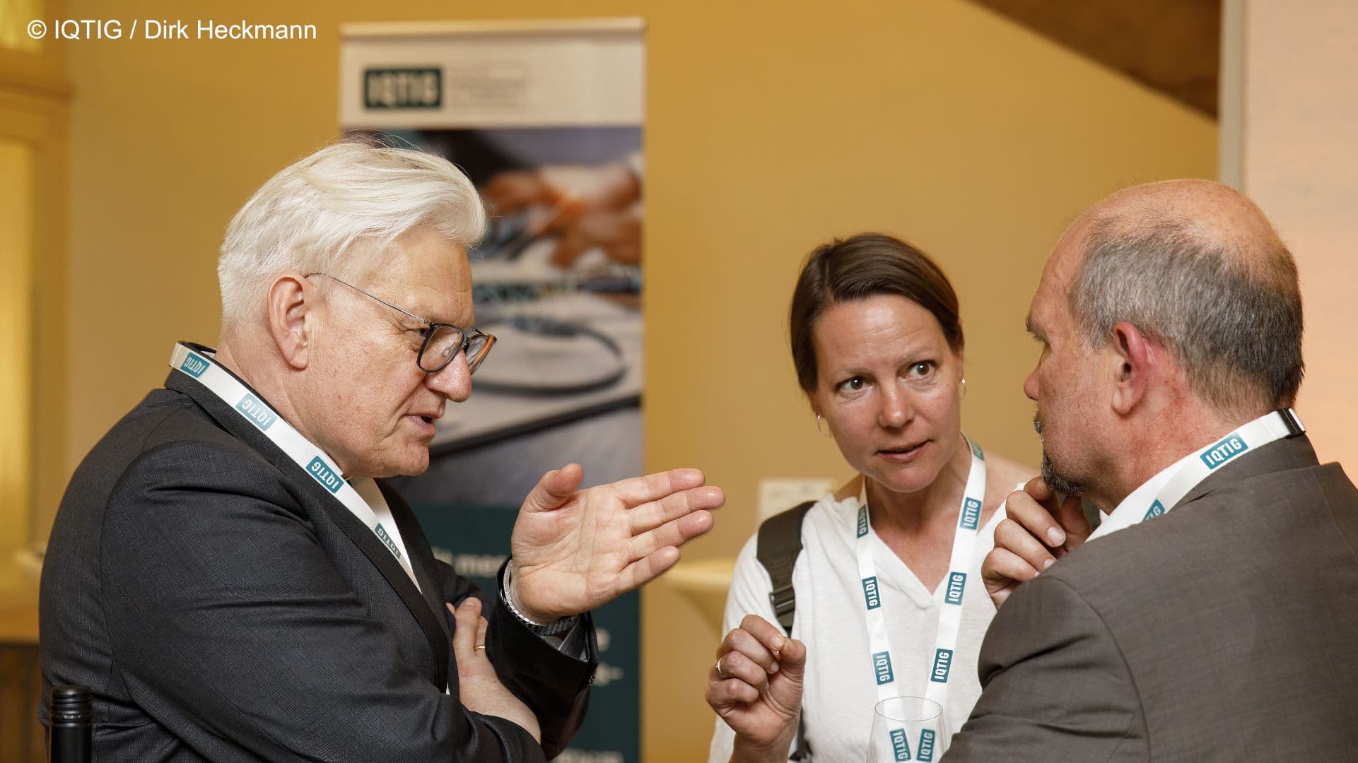 Claus-Dieter Heidecke (IQTIG) im Gespräch mit Ulrike Nimptsch und Reinhard Busse (beide TU Berlin) (v.l.n.r.)