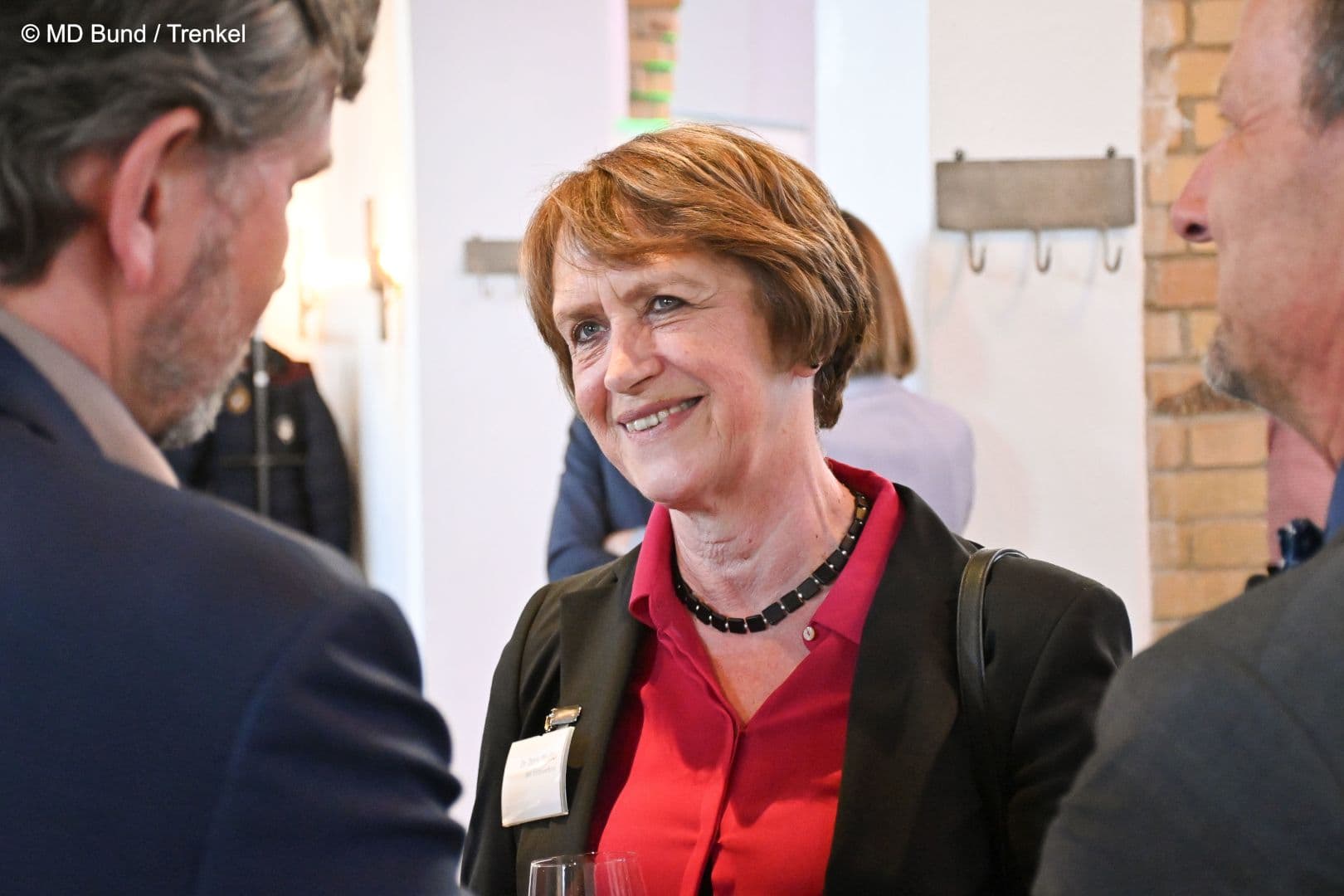 Eine gut gelaunte Doris Pfeiffer (GKV-SV)