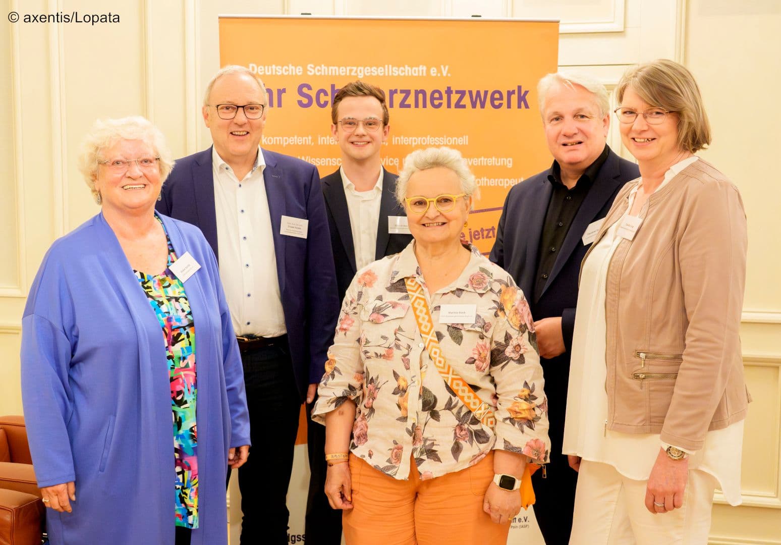 Die Deutsche Schmerzgesellschaft mit Patientenvertretern: Heike Norda (UVSD SchmerzLOS), Frank Petzke (Deutsche Schmerzgesellschaft), Timo de Boer (Deutsche Schmerzgesellschaft), Marion Burk (CRPS Netzwerk gemeinsam stark), Thomas Isenberg (Deutsche Schmerzgesellschaft), Claudia Lang (Deutsche Fibromyalgie Vereinigung) (v.l.n.r.)
