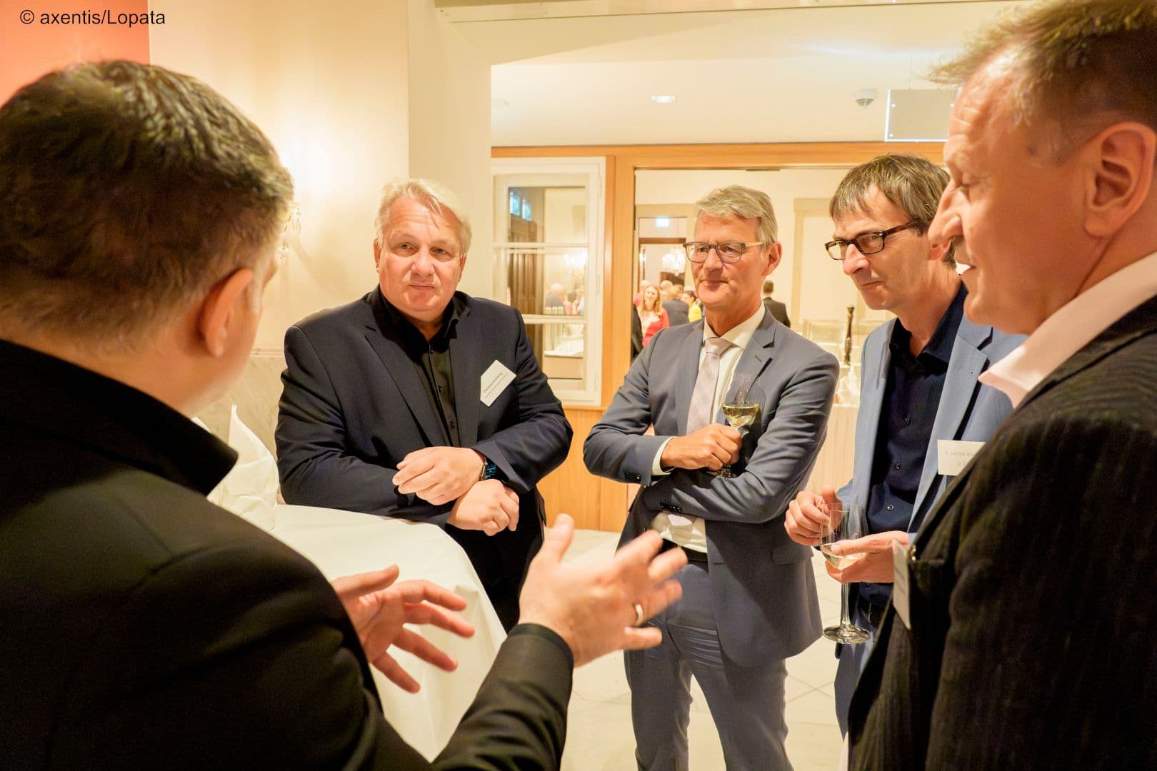 Und sie lauschen Christos Pantazis MdB (SPD): Thomas Isenberg (Deutsche Schmerzgesellschaft), Ulrich Langenberg (BÄK), Bernhard van Treeck (G-BA) (v.l.n.r.)