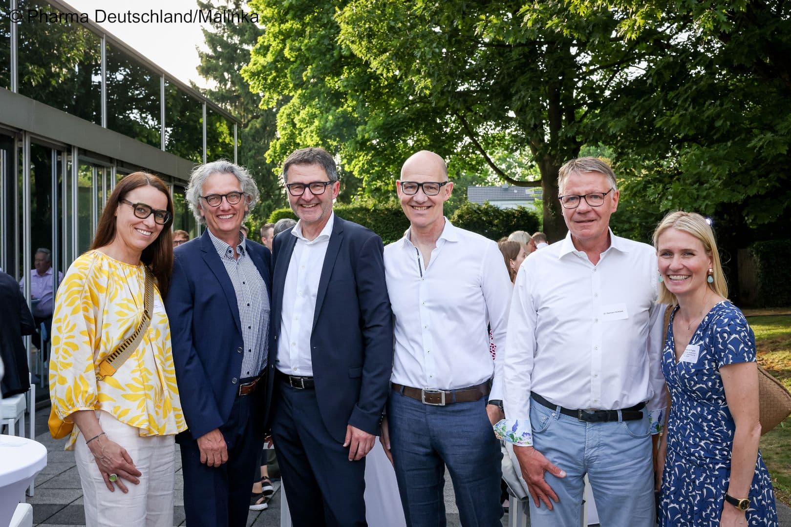 Inga Stein (Dr. Kade Health Care), Hans-Georg Feldmeier (Dermapharm), Günter Auerbach (Dr. Pfleger Arzneimittel), Traugott Ullrich (Vorstandsmitglied Pharma Deutschland), Hermann Kortland, Theresa von Fugler (beide Pharma Deutschland) (v.l.n.r.)