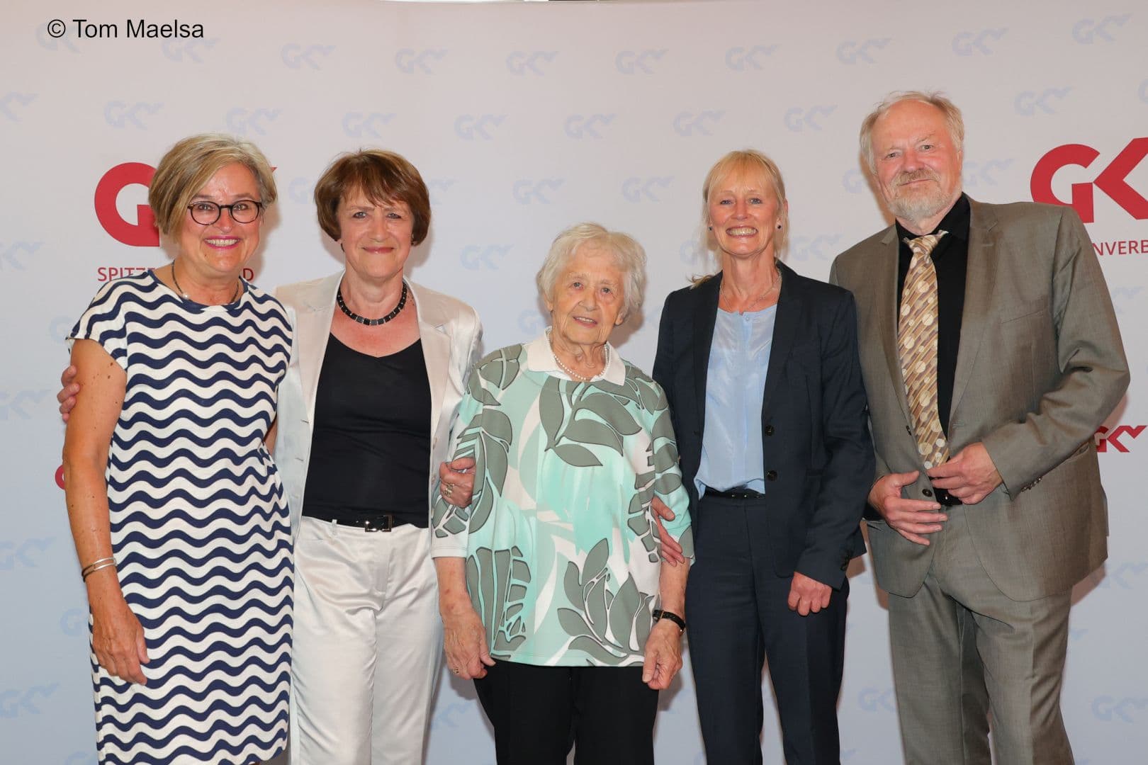 Eva Walzik (ehemals DAK-Gesundheit), Doris Pfeiffer mit Mutter und Schwester sowie  Wulf-Dietrich Leber (ehemals GKV-SV) (v.l.n.r.)
