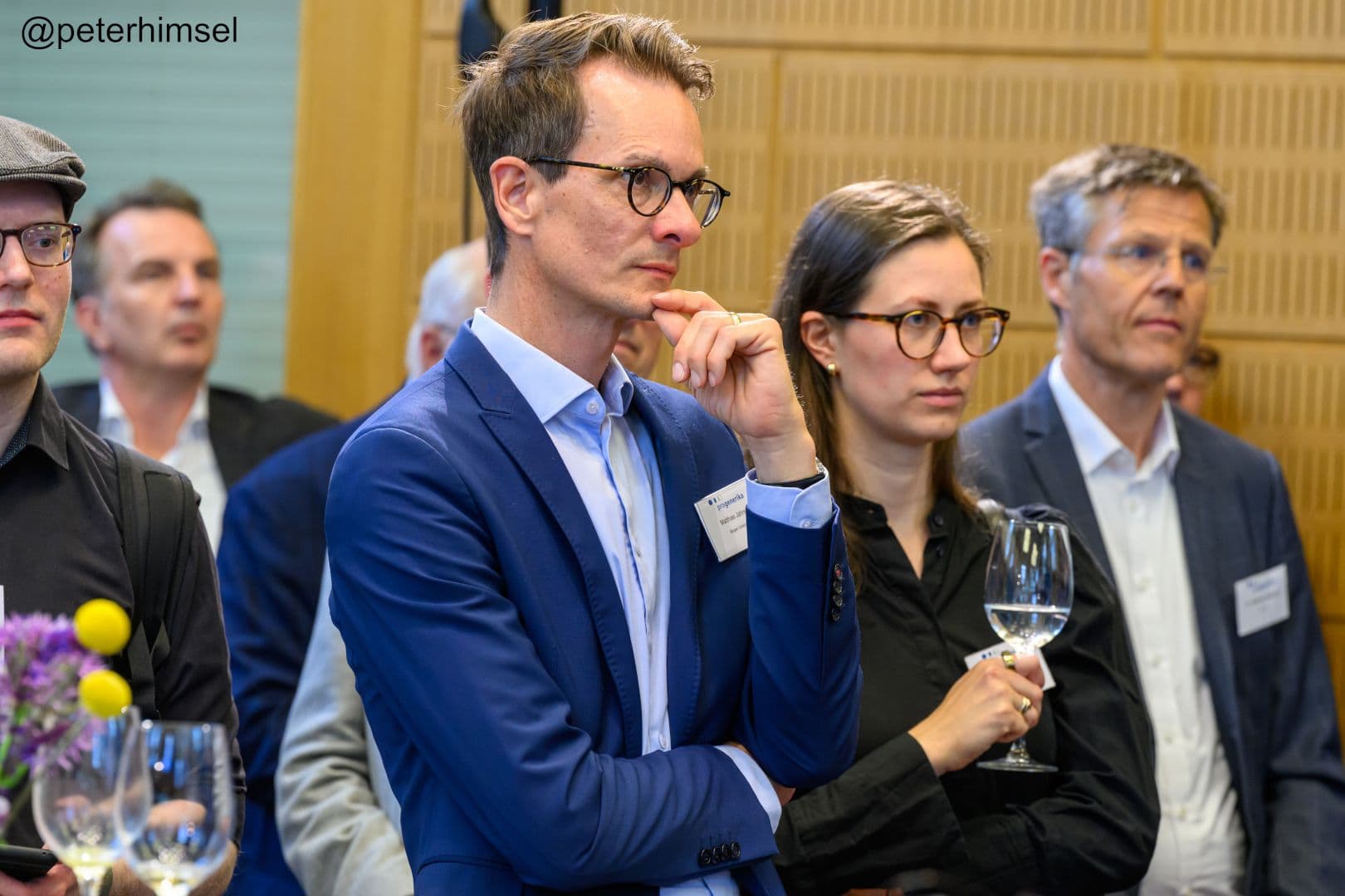 Aufmerksame Zuhörer sind Matthias Jahnel (Biogen) und Karoline Meyer-Ravenstein (BMG)