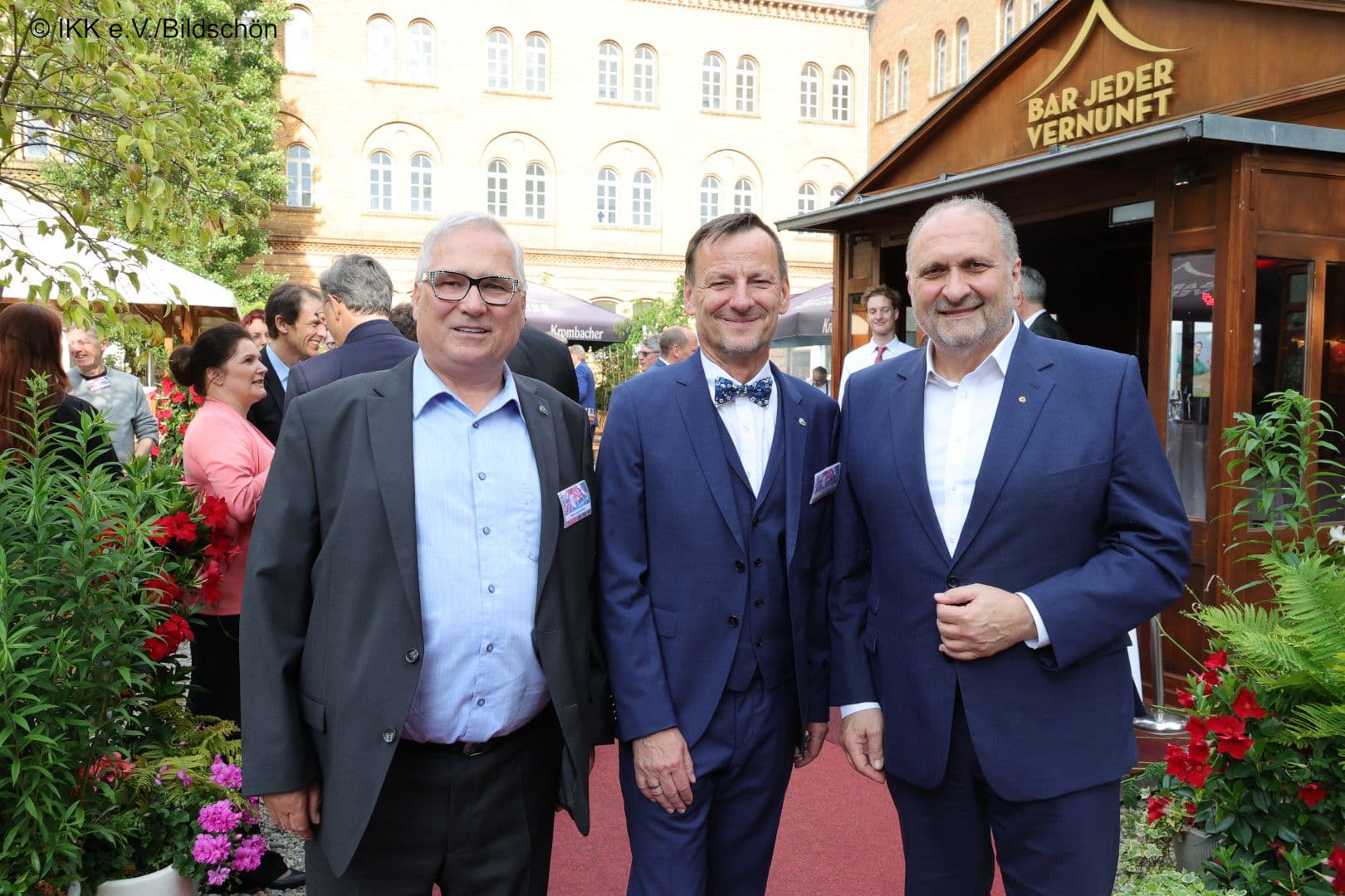 Die Gastgeber von Gesundheit trifft Zirkus  des IKK e.V. mit den Vorstandsvorsitzenden Hans-Jürgen Müller (l.) und Hans Peter Wollseifer (r.) und Geschäftsführer Jürgen Hohnl (M.)