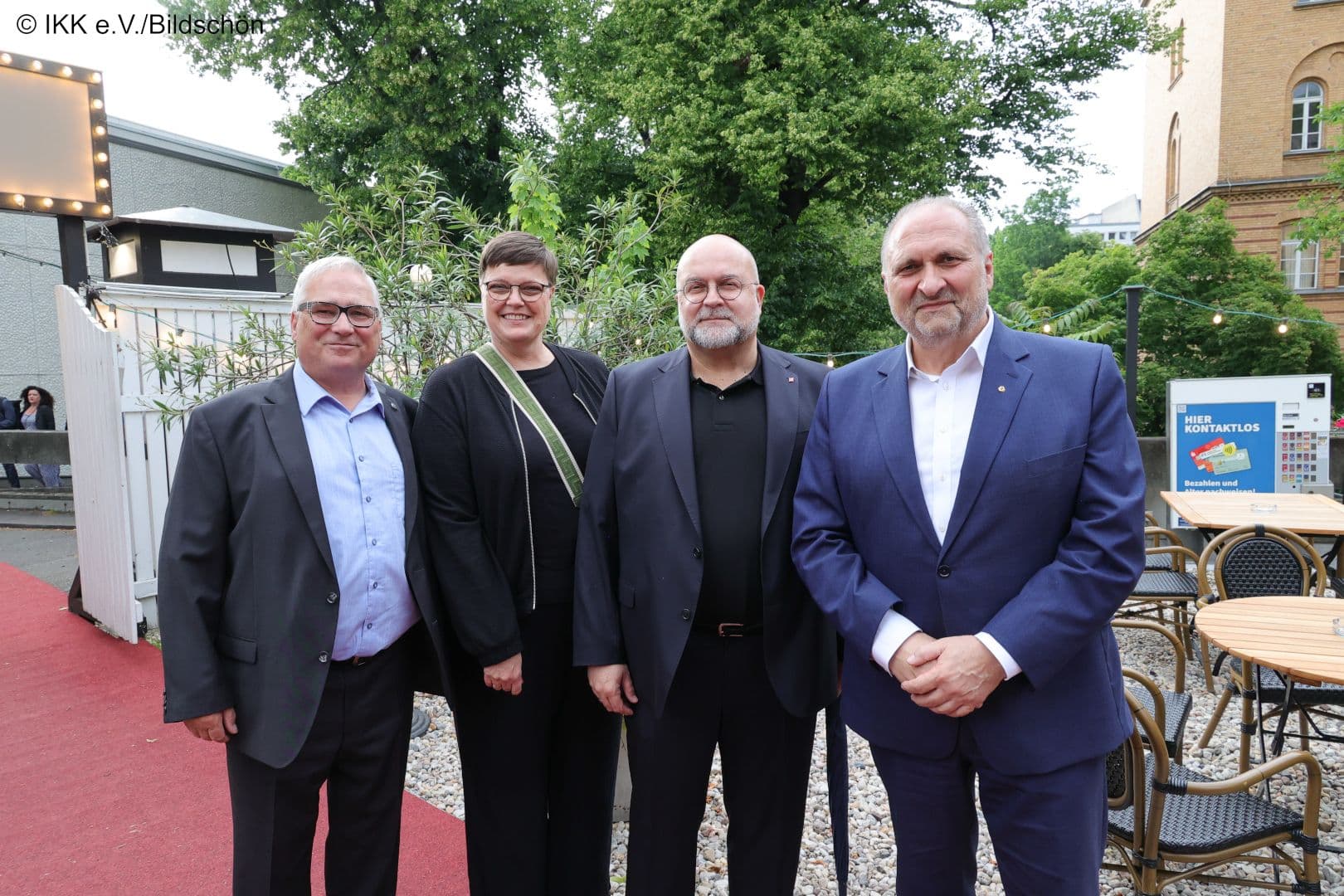 Hans Peter Wollseifer (IKK e.V.), Markus Hoffmann (DGB) mit Ehefrau Christina und Hans-Jürgen Müller (IKK e.V.) (v.r.n.l.)