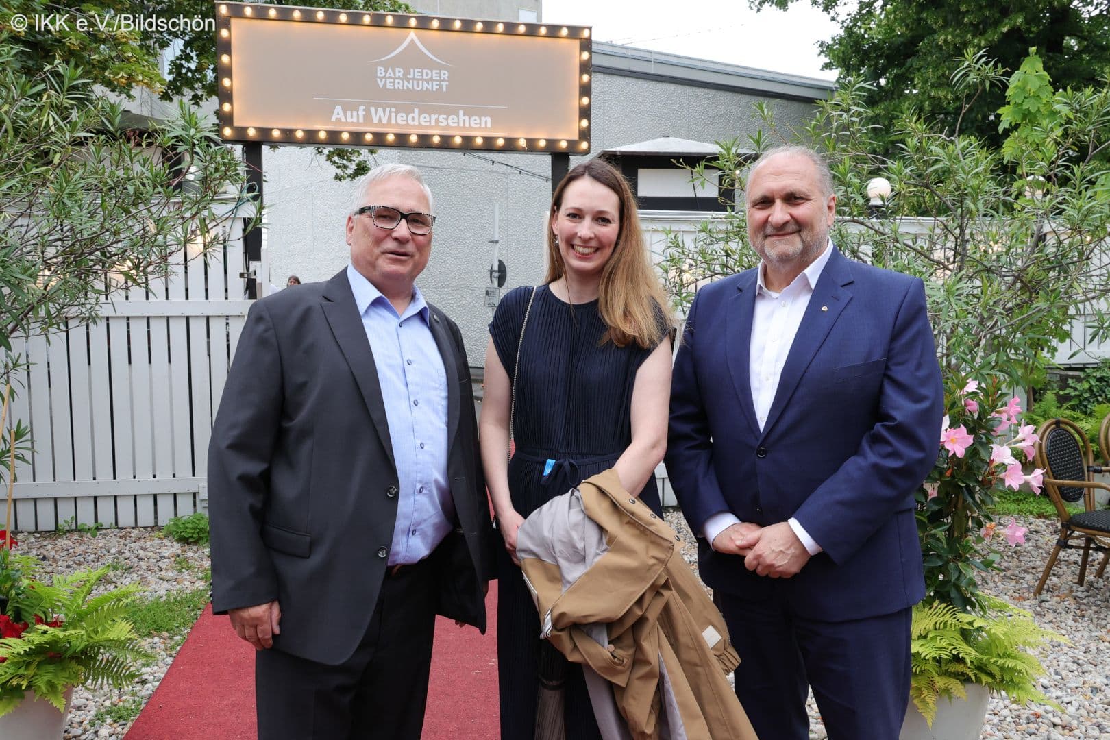 Früher mal Mitarbeiterin des IKK e.V., jetzt Vorständin bei der IKK gesund plus: Ann Hillig (M.) mit Hans-Jürgen Müller (l.) und Hans Peter Wollseifer (r.) (beide IKK e.V.)