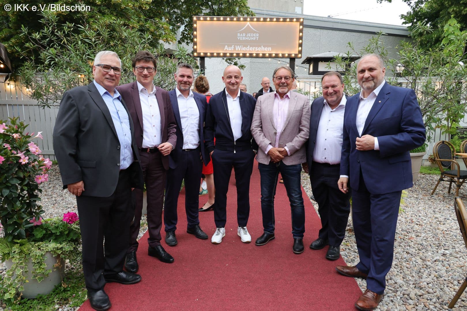 Männer der Innungskrankenkassen: Hans-Jürgen Müller (IKK e.V.), Jörg Loth, Günter Eller, Daniel Schilling, Lothar Weishaar, Gerd Benzmüller (alle IKK Südwest), Hans Peter Wollseifer (IKK e.V.) (v.l.n.r.)