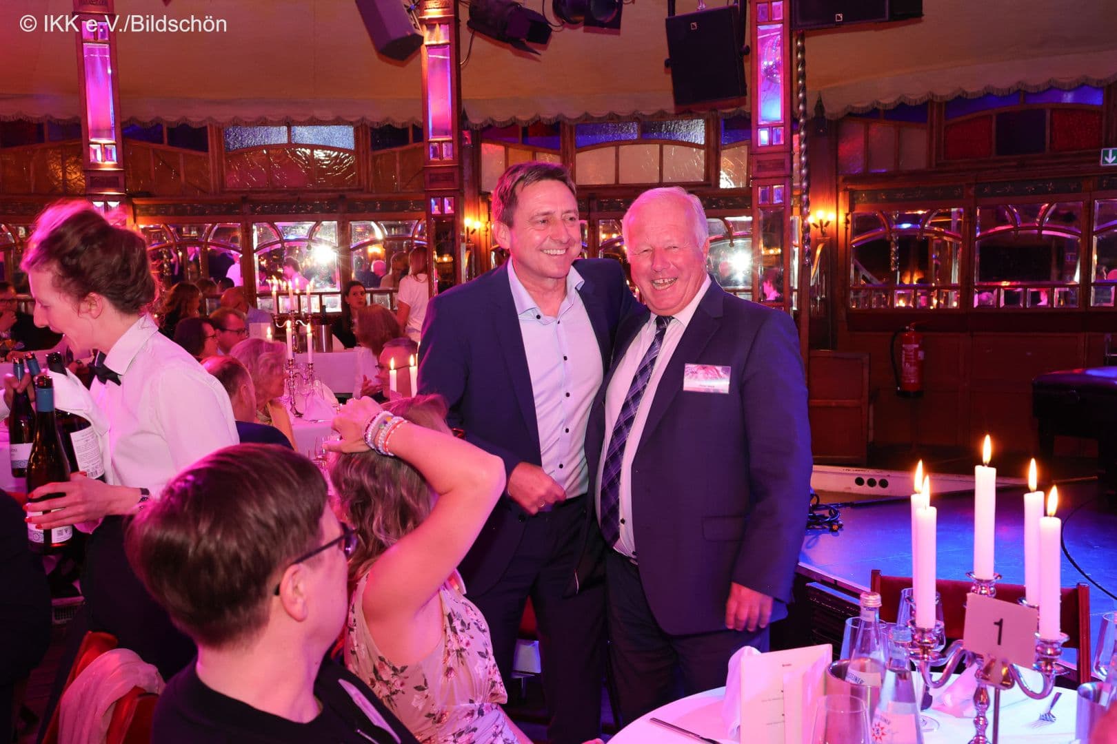 Freuen sich über ein Wiedersehen: Oliver Blatt (vdek) (l.) und Peter Weiß (Bundeswahlbeauftragter für die Sozialversicherungswahlen)