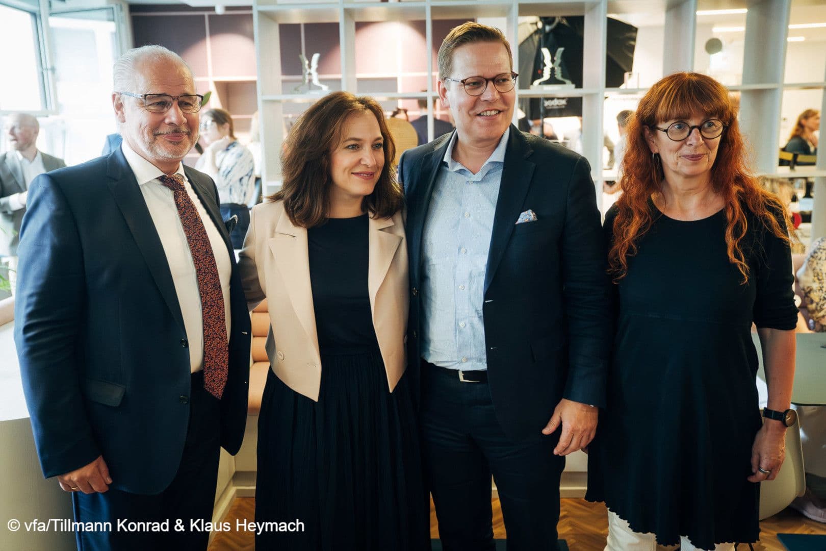 Die BMG-Staatssekretäre Georg Kippels (l.) sowie Tino Sorge (2.v.r.) und ABDA-Frührung mit Ina Lucas (2.v.l.) und Anke Rüdinger (r.) vereint.