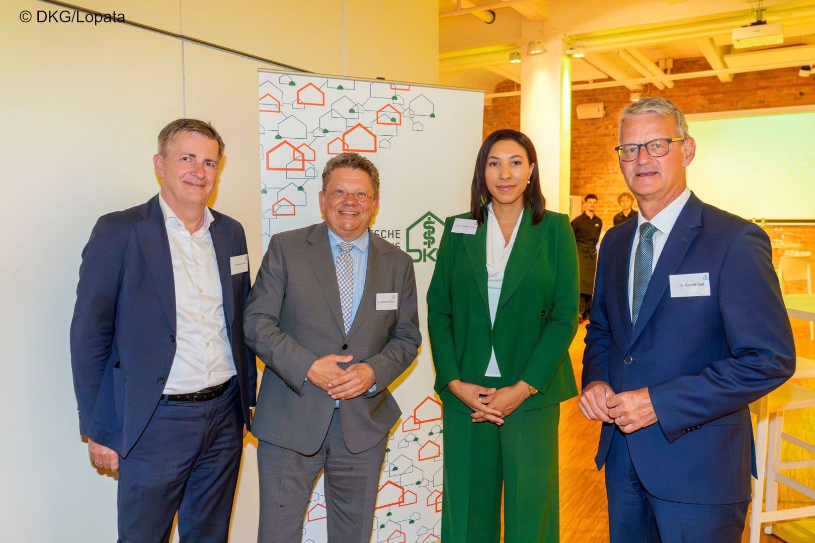 DKG vereint mit Minister: Thomas Lemke (DKG), Niedersachsens Gesundheitsminister Andreas Philippi, Henriette Neumeyer, Gerald Gaß (beide DKG) (v.l.n.r.)