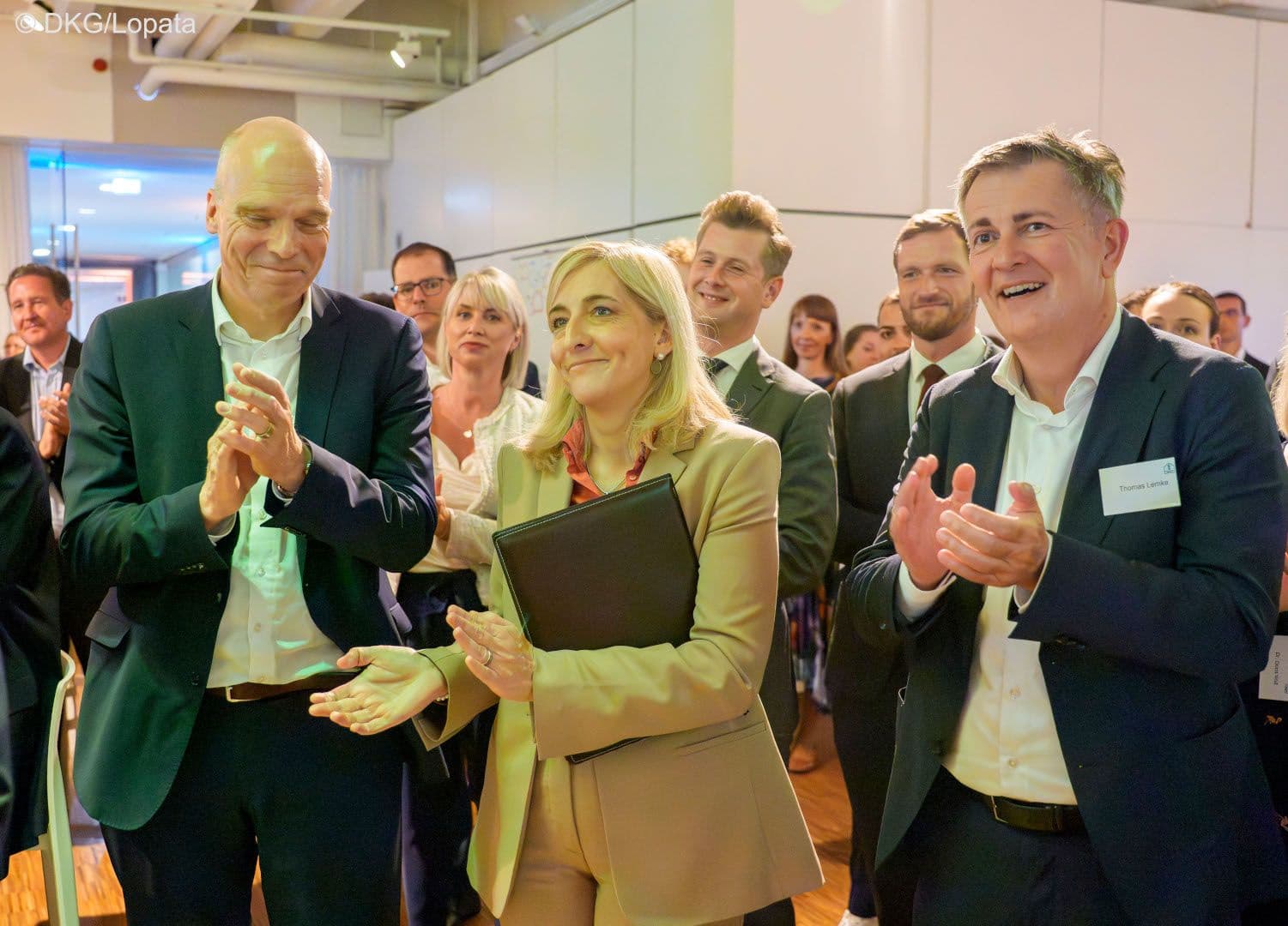 Nach Jens Spahn und Karl Lauterbach jetzt auch Pressesprecher für Nina Warken: Hanno Kautz (l.) mit der Bundesgesundheitsministerin und Thomas Lemke (DKG) (r.)