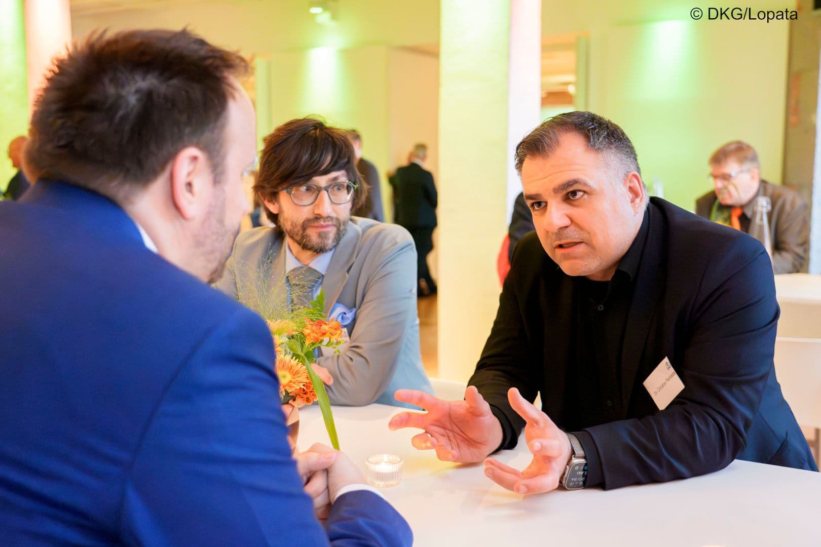 Christos Pantazis MdB (SPD) (r.) im intensiven Gespräch mit Philipp Kunze (G-BA) (l.)