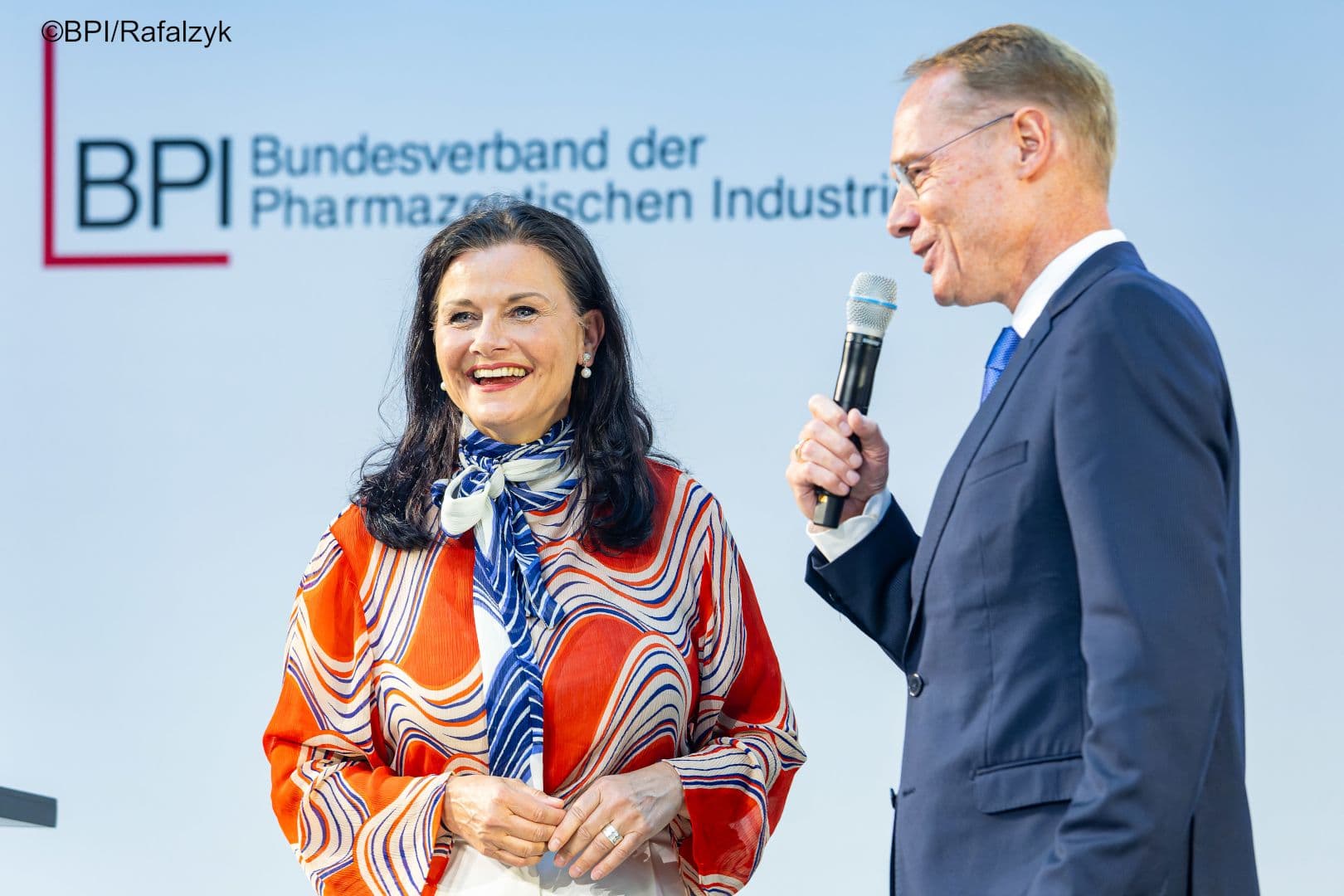 Wirtschaftsstaatssekretärin Gitta Connemann mit Oliver Kirst (BPI)