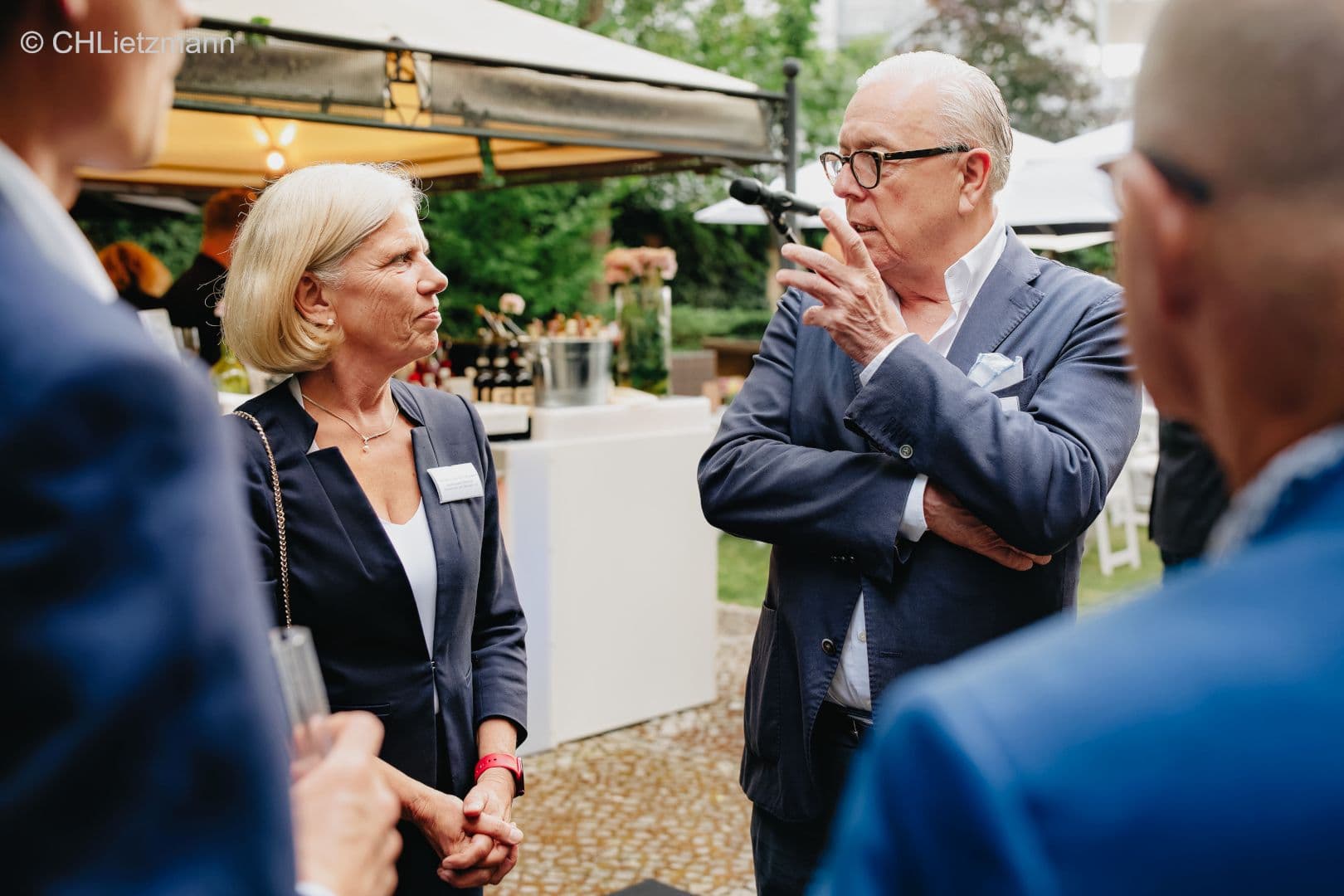 Christine Neumann-Grutzeck (BDI) (l.), Klaus Reinhardt (Hartmannbund)