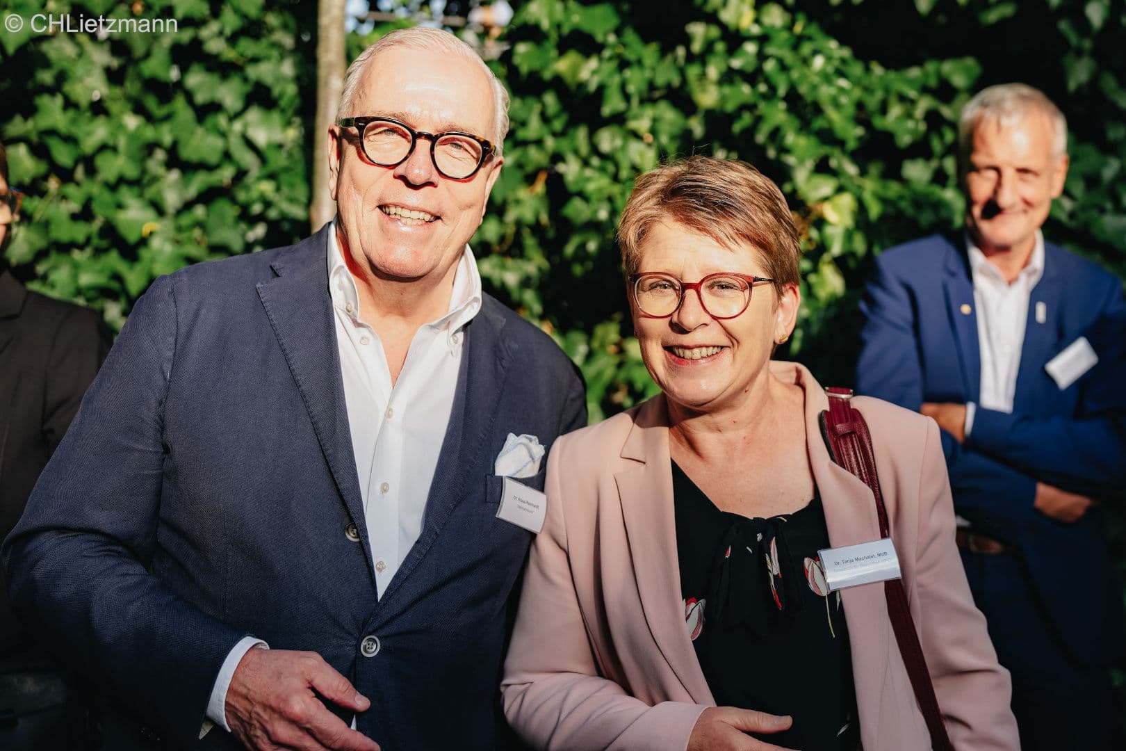 Gut gelaunt: Klaus Reinhardt (Hartmannbund), Tanja Machalet MdB (SPD)