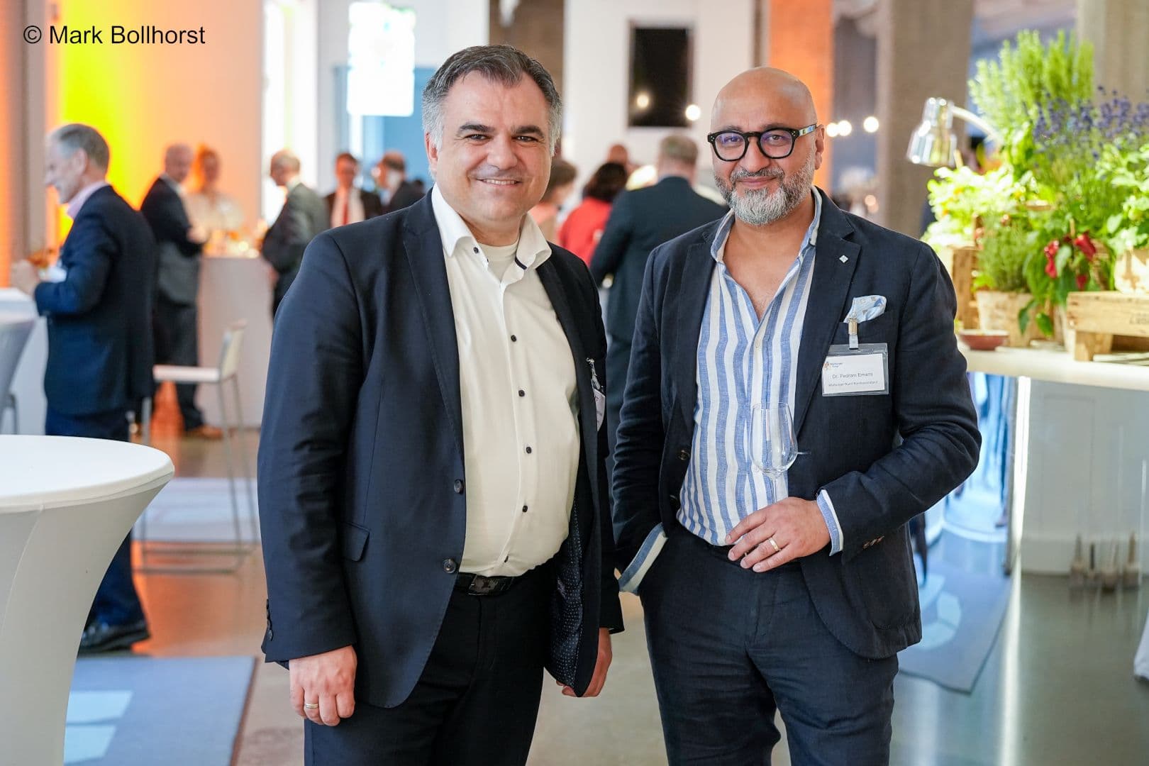 Christos Pantazis MdB (SPD) (l.) mit Pedram Emami (Marburger Bund)