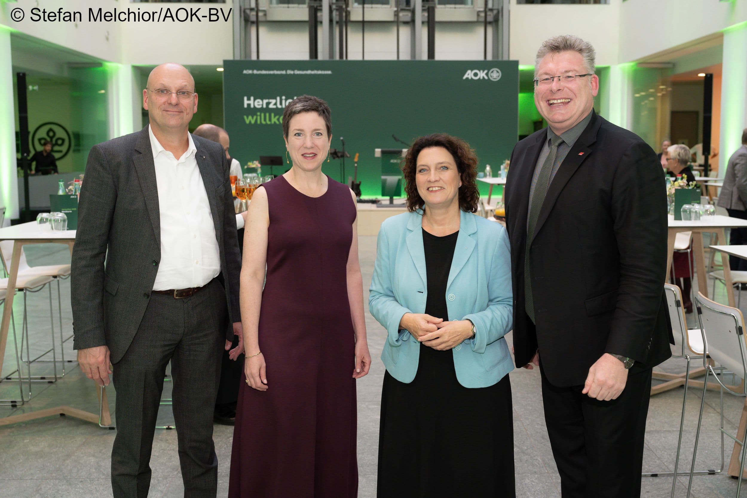Die Gastgeber des Herbstfestes des AOK-Bundesverbandes: Jens Martin Hoyer, Susanne Wagenmann, Carola Reimann, Knut Lambertin (v.l.n.r.)