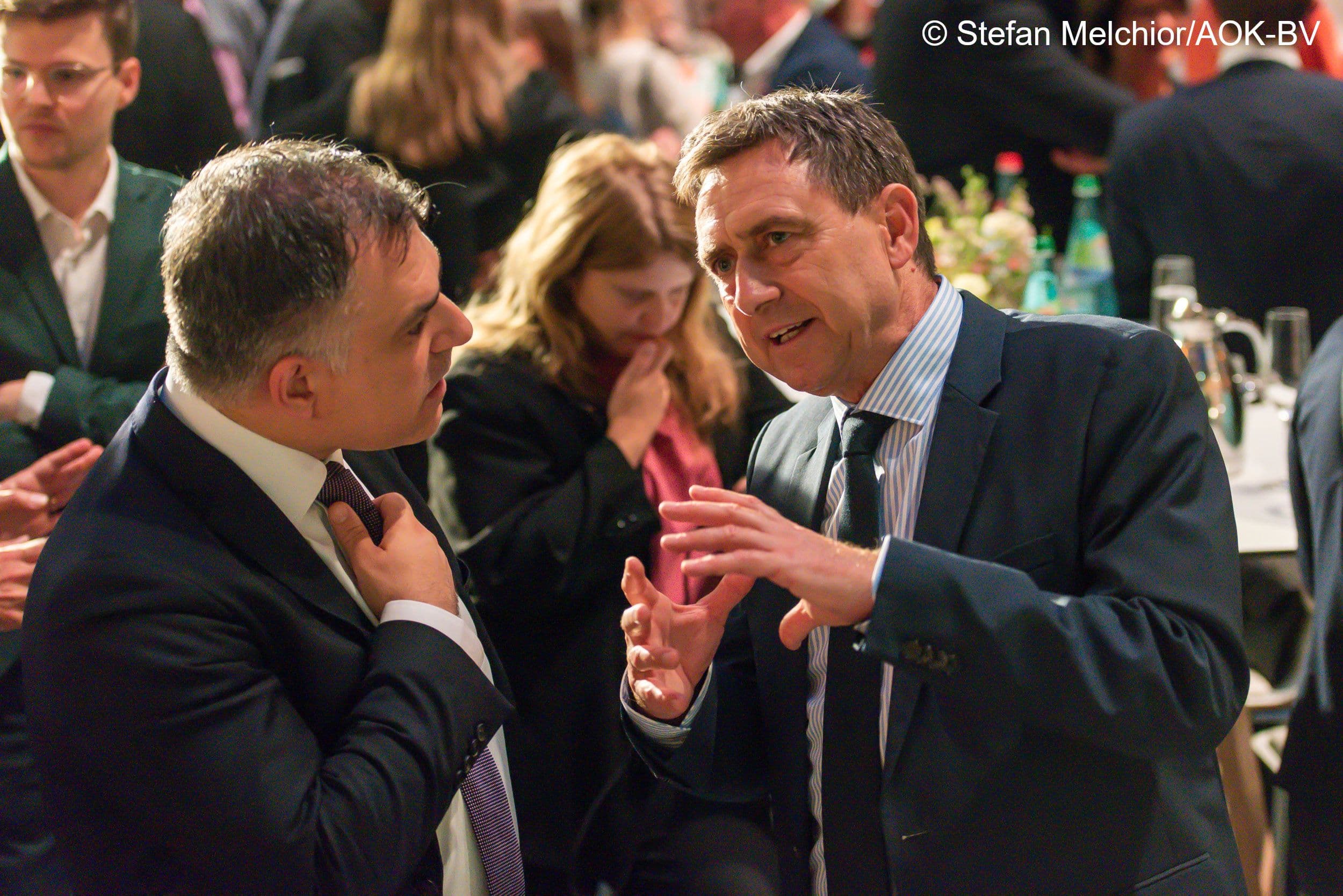 Erklärt Oliver Blatt (GKV-SV) (r.) Christos Pantazis MdB (SPD) das Konzept des Ausgabenmoratoriums?