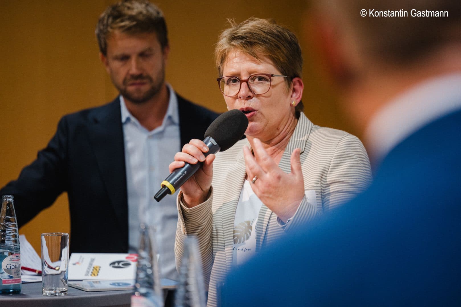 Tanja Machalet MdB (SPD) ist voll des Lobes für die vorhandenen Hilfsmittel.