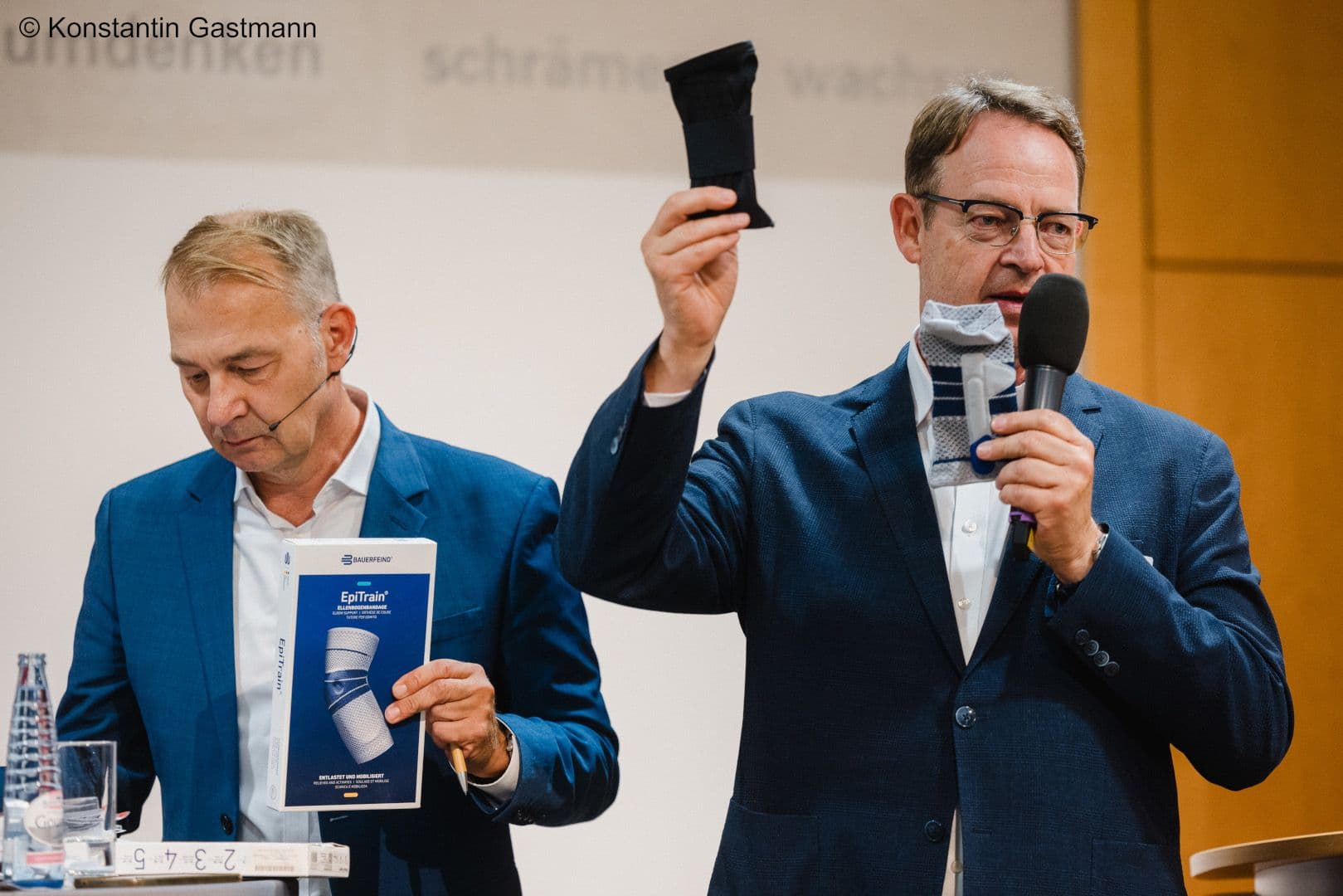 Detlef Moeller (Stolle Sanitätshaus) erläutert kuriose unterschiedliche Mehrwertsteuern bei absolut vergleichbaren Hilfsmitteln.