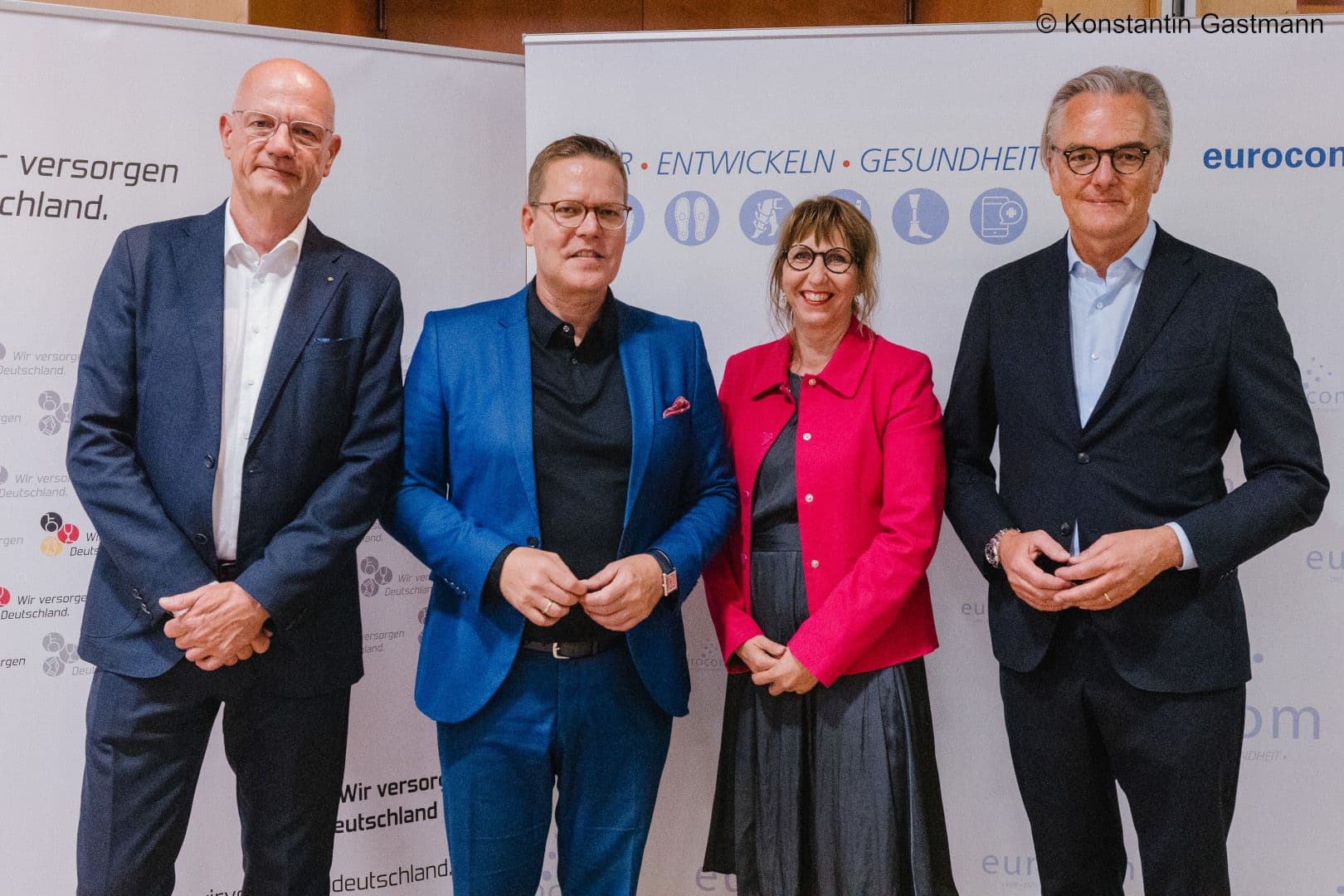 Auftakt zum parlamentarischen Abend: Alf Reuter (WvD), BMG-Staatssekretär Tino Sorge, Oda Hagemeier, Walter Michael Leuthe (beide eurocom) (v.l.n.r.)
