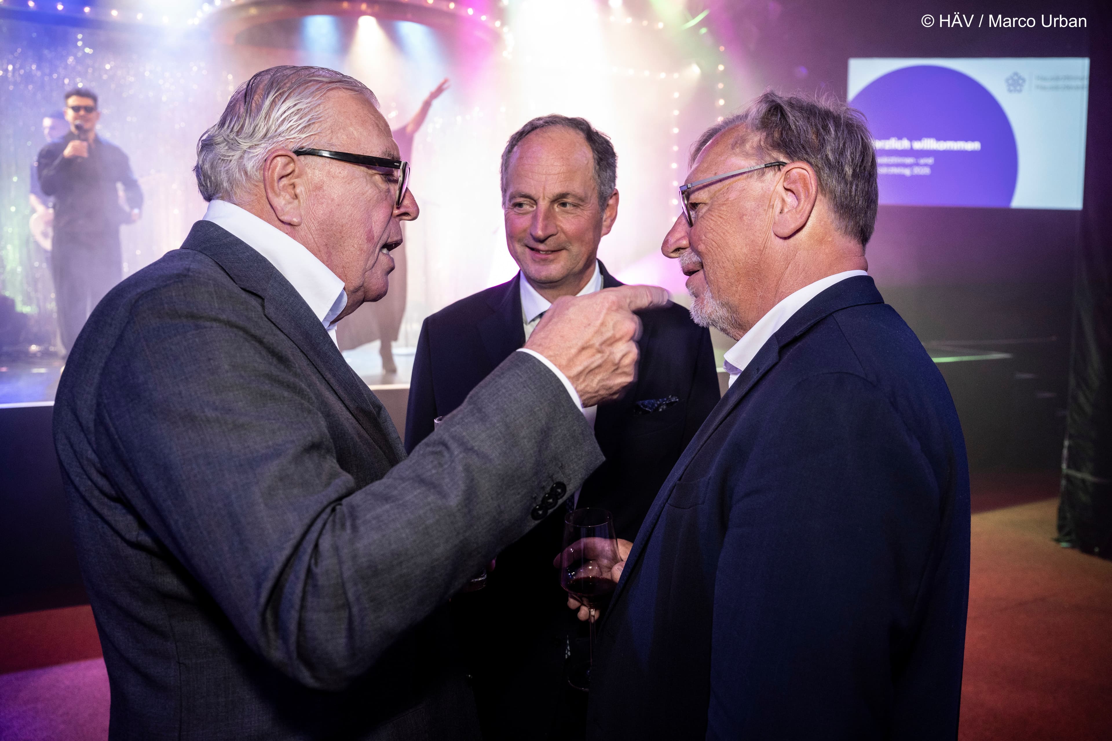 Klaus Reinhardt (Bundesärztekammer), Matthias Schellenberg (apoBank) und Ulrich Weigeldt (Hausärztinnen- und Hausärzteverband) (v.l.n.r.)