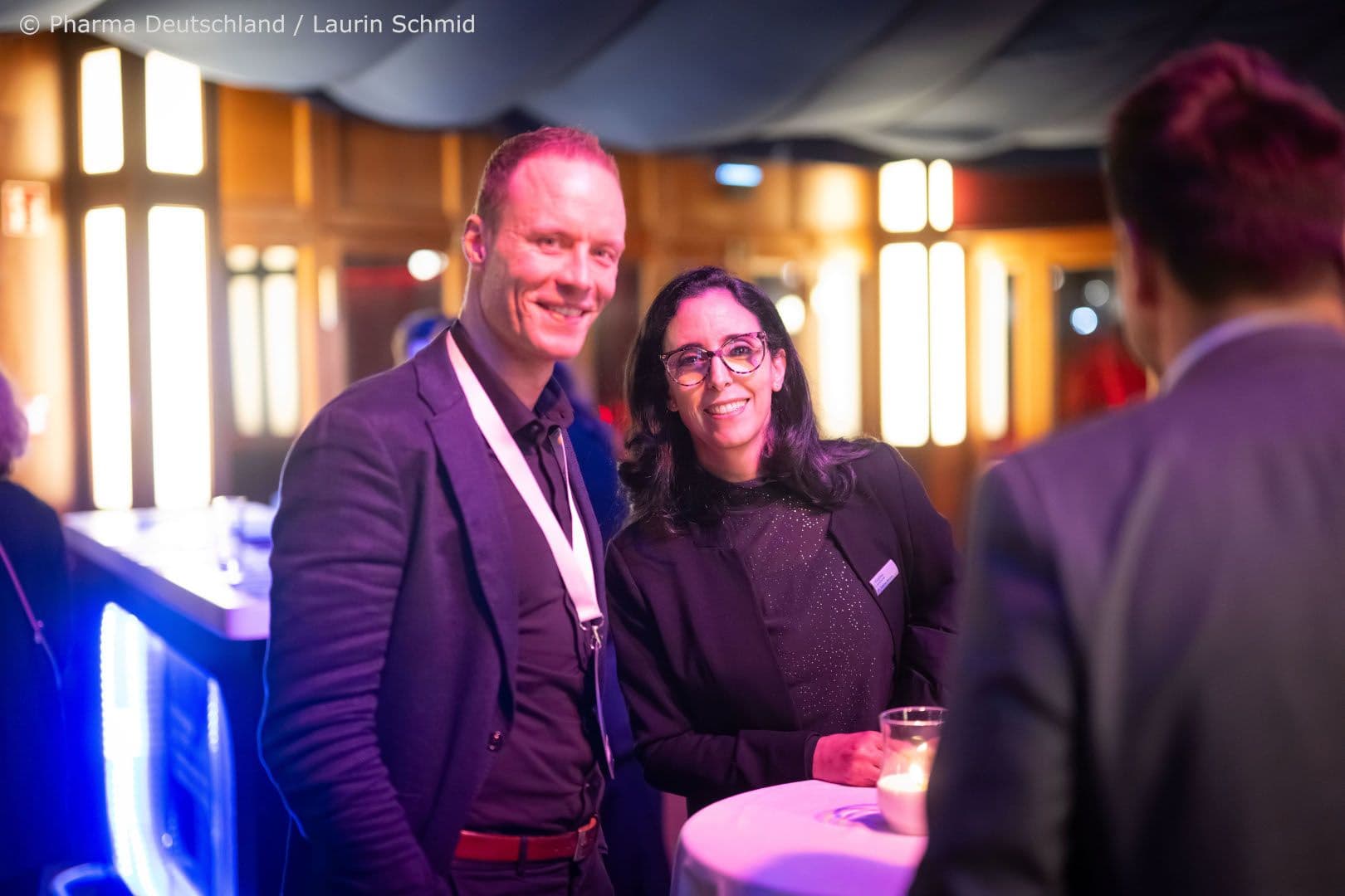 Frank Bienert (Berlin-Chemie) mit Fatima Bicane (Pharma Deutschland)