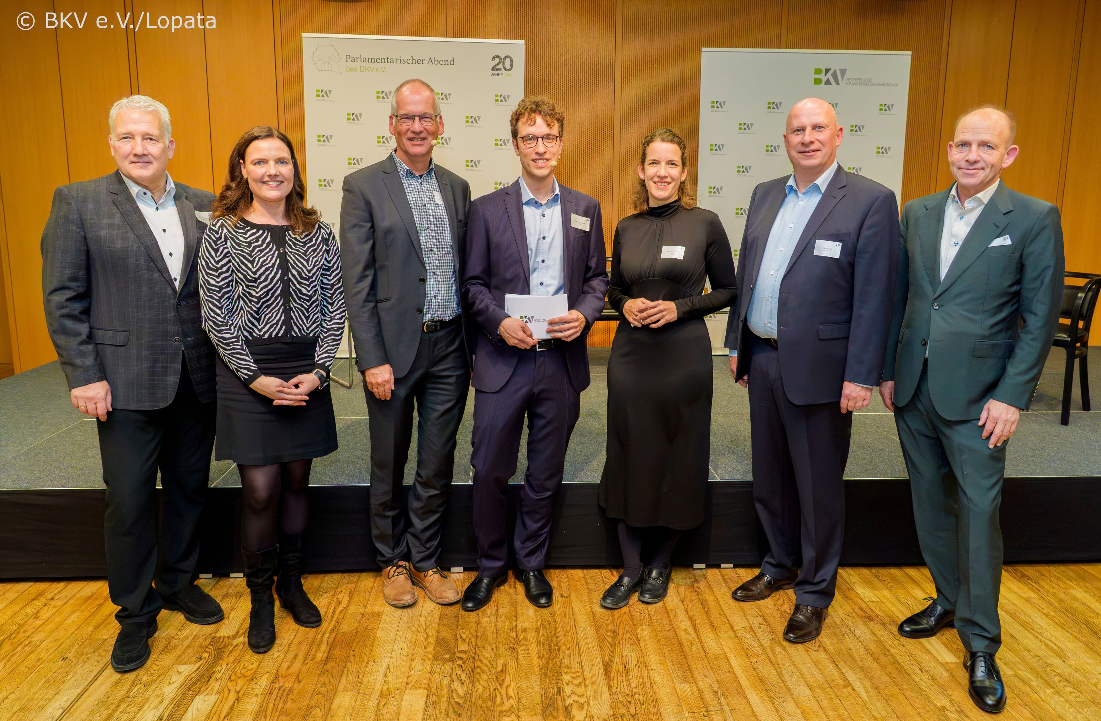 Bestreiten den ersten Teil des Abends: Toralf Speckhardt (BKV e.V.), Anne Janssen MdB (SPD), Carl Fahr (Mercedes-Benz BKK), Justus Geschonneck (BKV e.V.), Linda Seitzl MdB (SPD), Lars Grein (BKV e.V.), Thomas Bittelmeyer (BKK MTU) (v.l.n.r.)