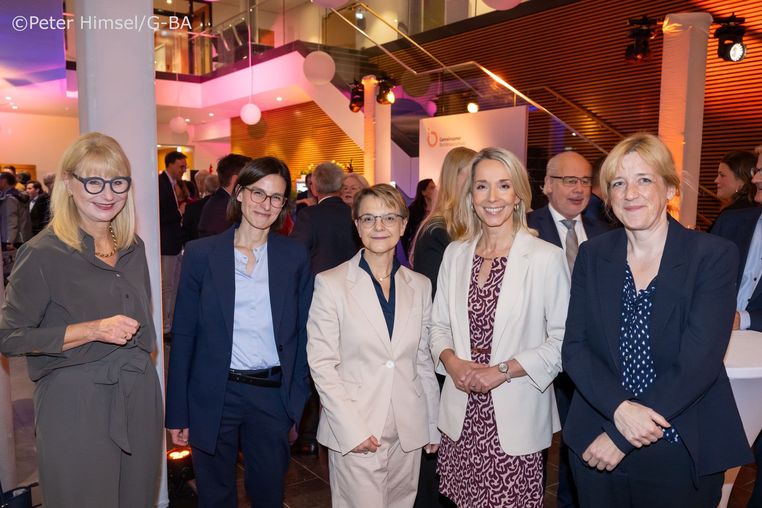 Damenrunde mit Karin Maag (G-BA), Barbara Geiger (BMG), BMG-Staatssekretärin Katja Kohfeld, Stefanie Stoff-Ahnis (GKV-SV), Sabine Kossebau (BMG) (v.l.n.r.)