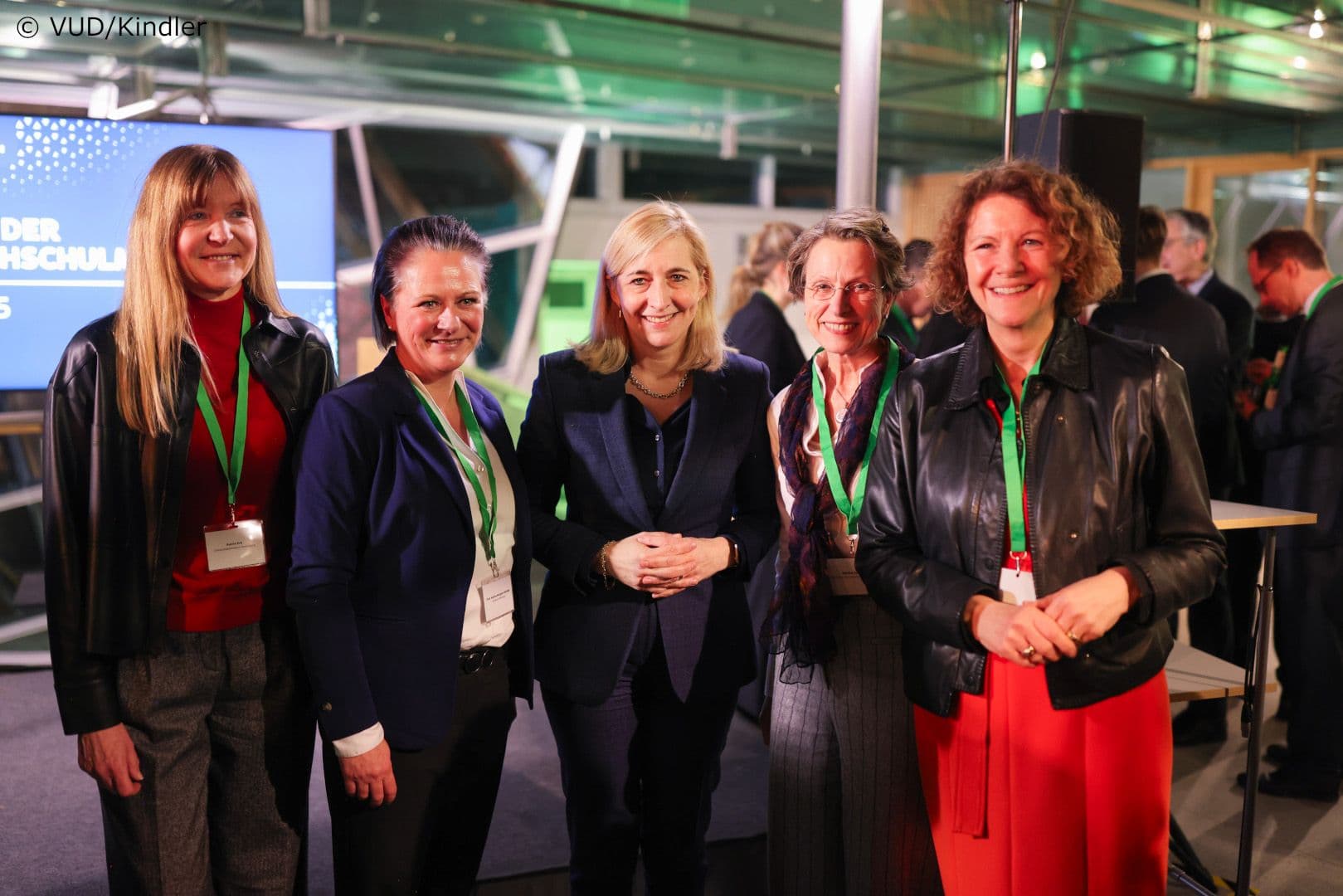 Katrin Erk (Universitätsklinikum Heidelberg), Andrea Morgner-Miehlke (Klinikum Oldenburg), Bundesgesundheitsministerin Nina Warken, Martina Saurin (MHH), Anja Simon (Universitätsklinik Leipzig) (v.l.n.r.)