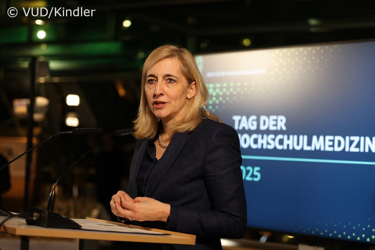 Bundesgesundheitsministerin Nina Warken wirbt für die Krankennhausreform.