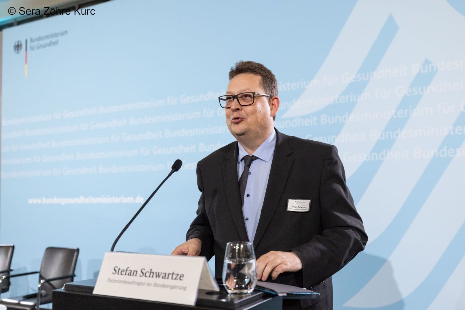 Der Gastgeber bei seiner Eröffnungsrede: Patientenbeauftragter der Bundesregierung Stefan Schwartze