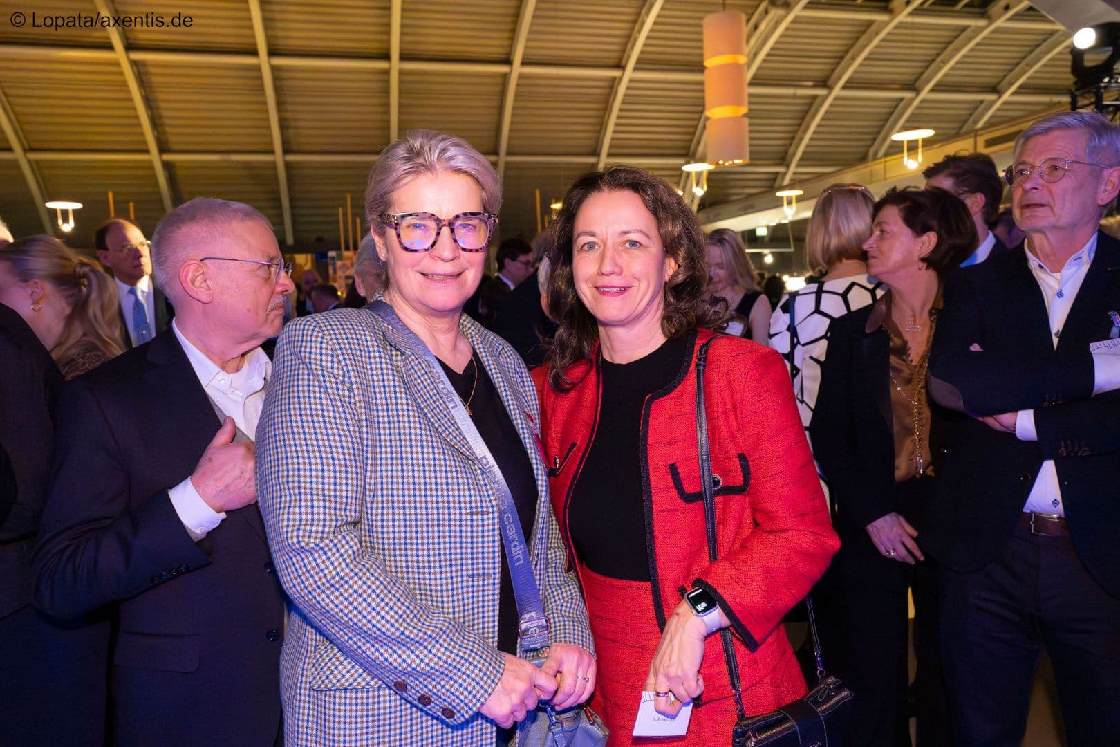 Simone Borchardt MdB (CDU) (l.) und Romy Ermler (BZÄK)