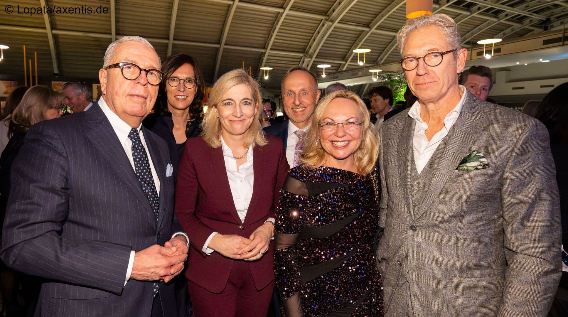 Gastgeber mit Ministerin: Klaus Reinhardt (BÄK), Sybille Steiner (KBV), Bundesgesundheitsministerin Nina Warken, Stephan Hofmeister,  Petra Reis-Berkowicz, Andreas Gassen (alle KBV) (v.l.n.r.)