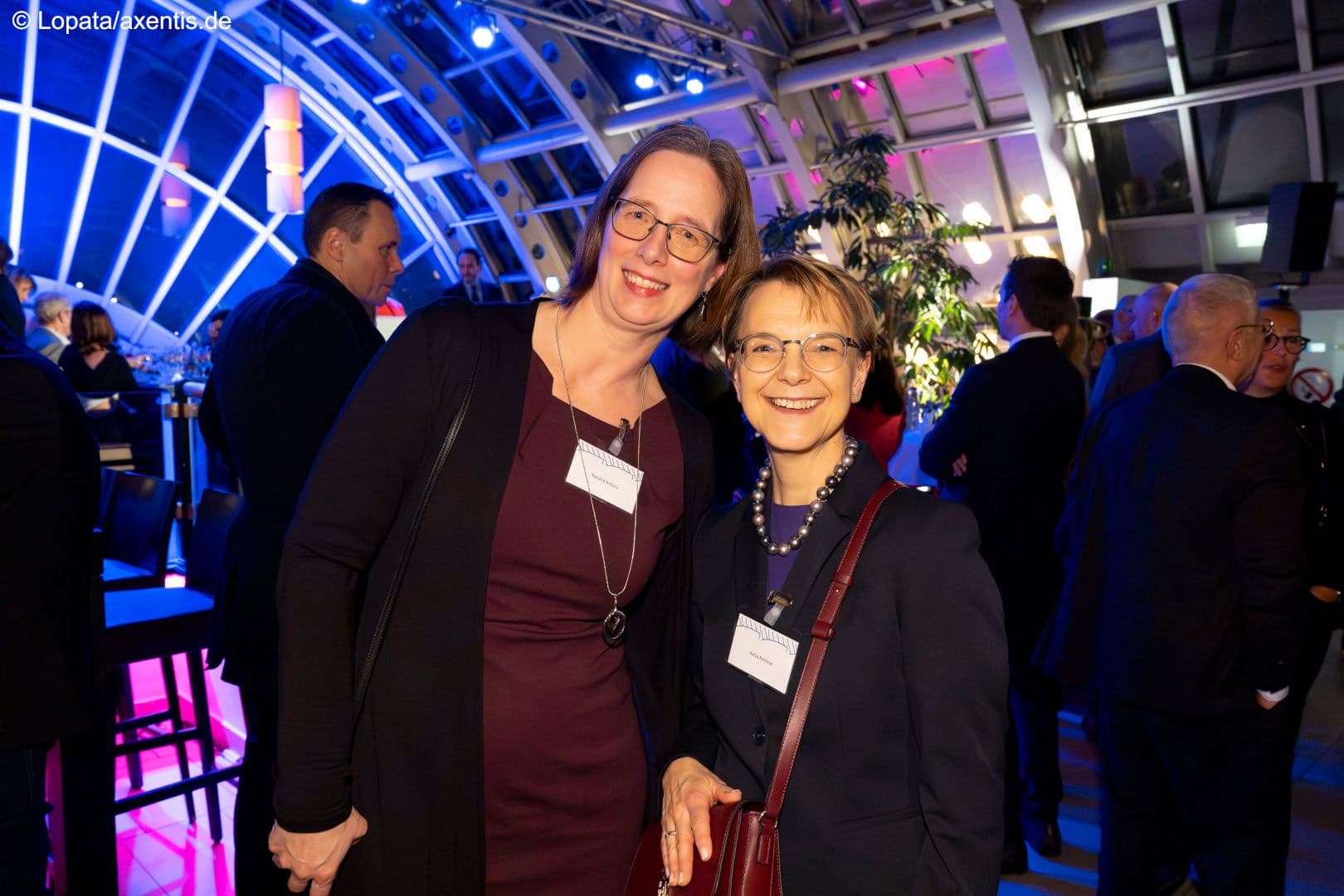Sandra Schulz (BÄK) (l.), BMG-Staatssekretärin Katja Kohfeld