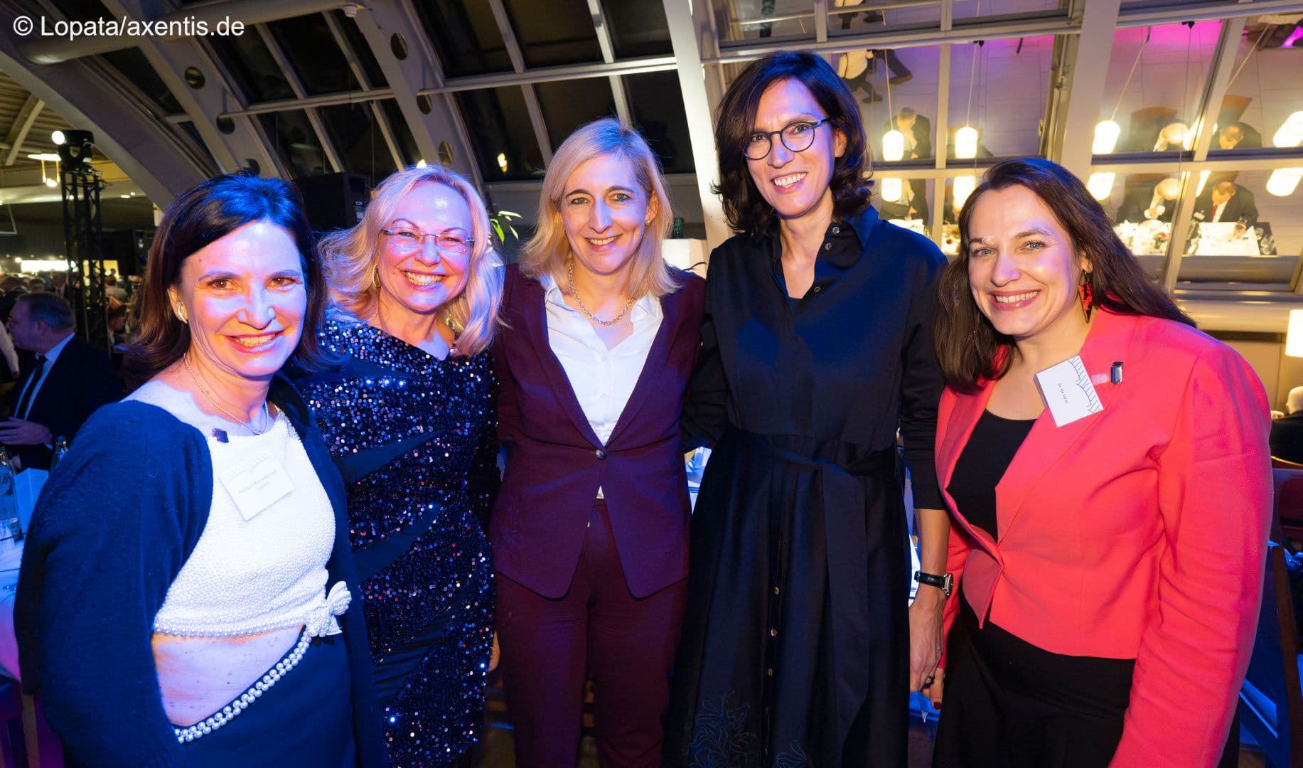 Führungskräfte-Frauenrunde: Nicola Buhlinger-Göpfarth (Hausärztinnen- und Hausärzteverband), Petra Reis-Berkowicz (KBV), Ministerin Nina Warken, Sibylle Steiner (KBV), Ina Lucas (ABDA) (v.l.n.r.)