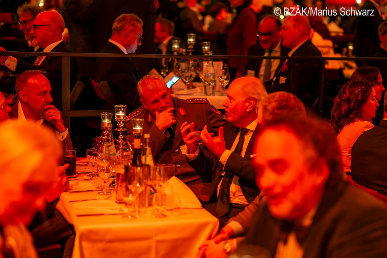Stephan Hofmeister (KBV), Generaloberstabsarzt Ralf Hoffmann (Bundeswehr), Ralf Hausweiler (BZÄK) (v.l.n.r.)