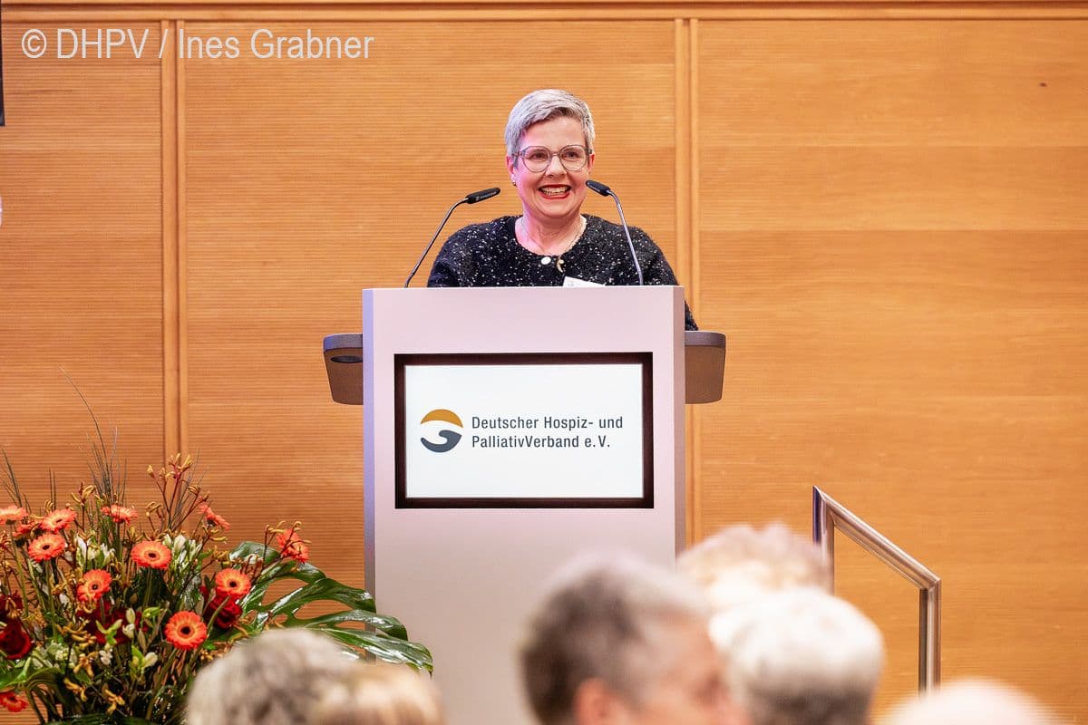 DHPV-Vorsitzende Susanne Kränzle heißt die Gäste zum Neujahrsempfang willkommen.